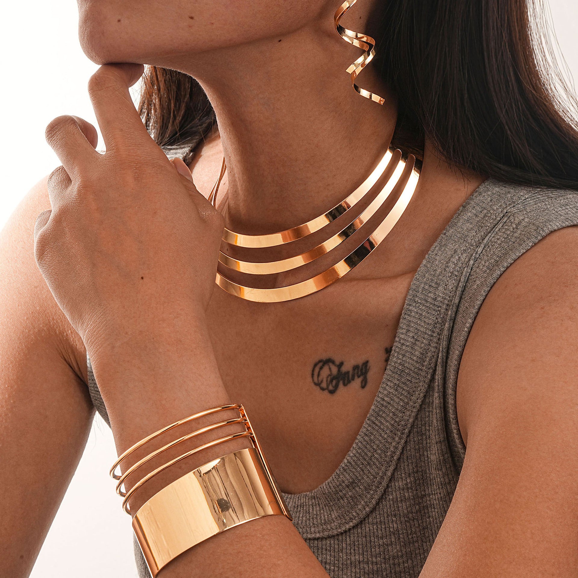 Wholesale jewelry sets multi-layered necklaces, bracelets and earrings