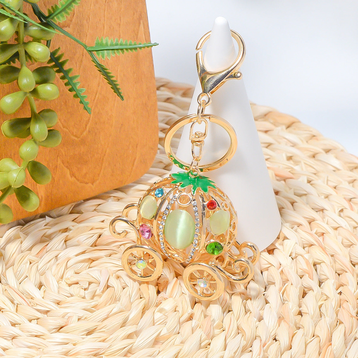 Wholesale Zinc Alloy Pumpkin Keychain with Rhinestone Cat Eye Design for Couples Gift