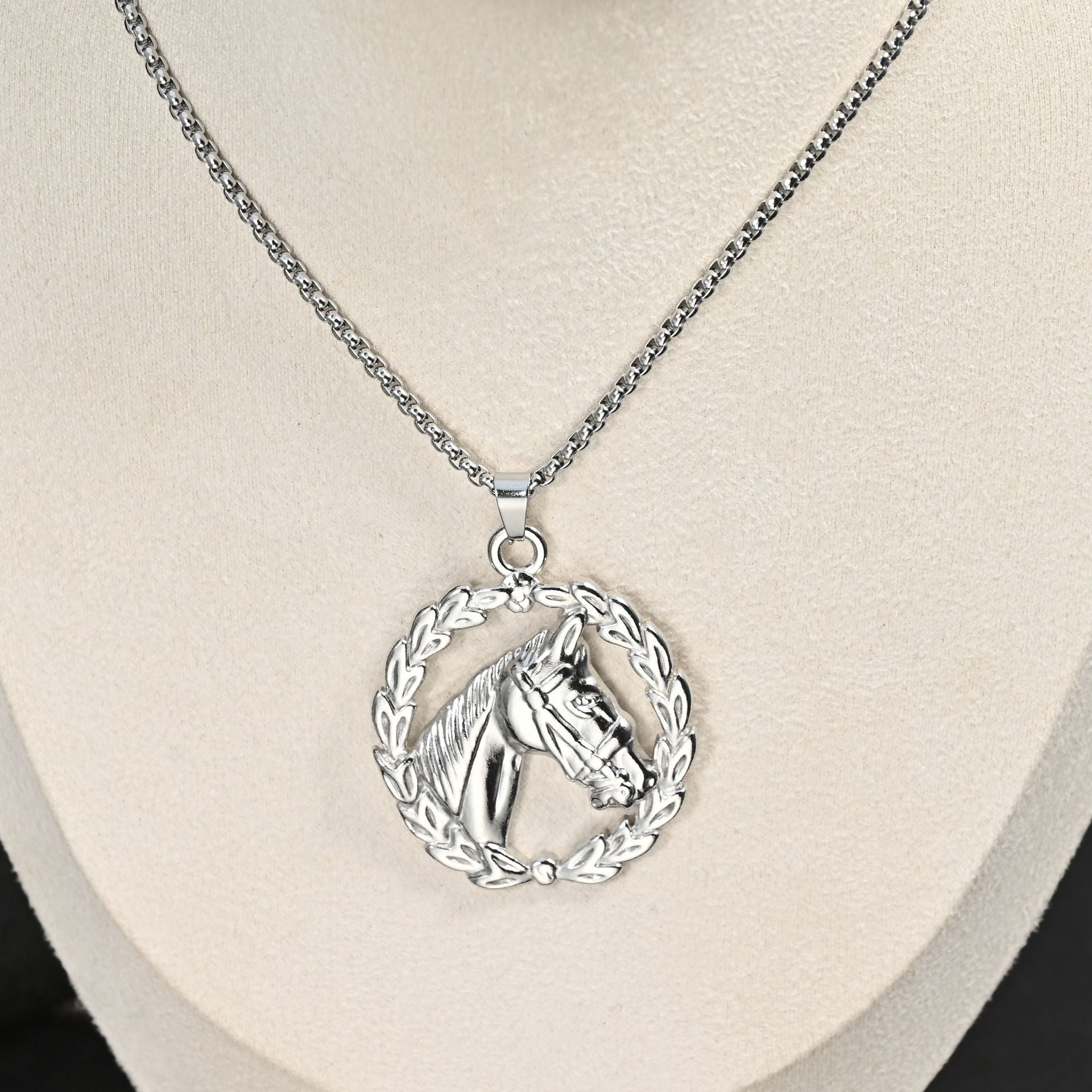Wholesale Chinese Style Horse Zodiac Colorful Pendant Necklace Stainless Steel Clavicle Chain For Street Fashion Layering Jewelry