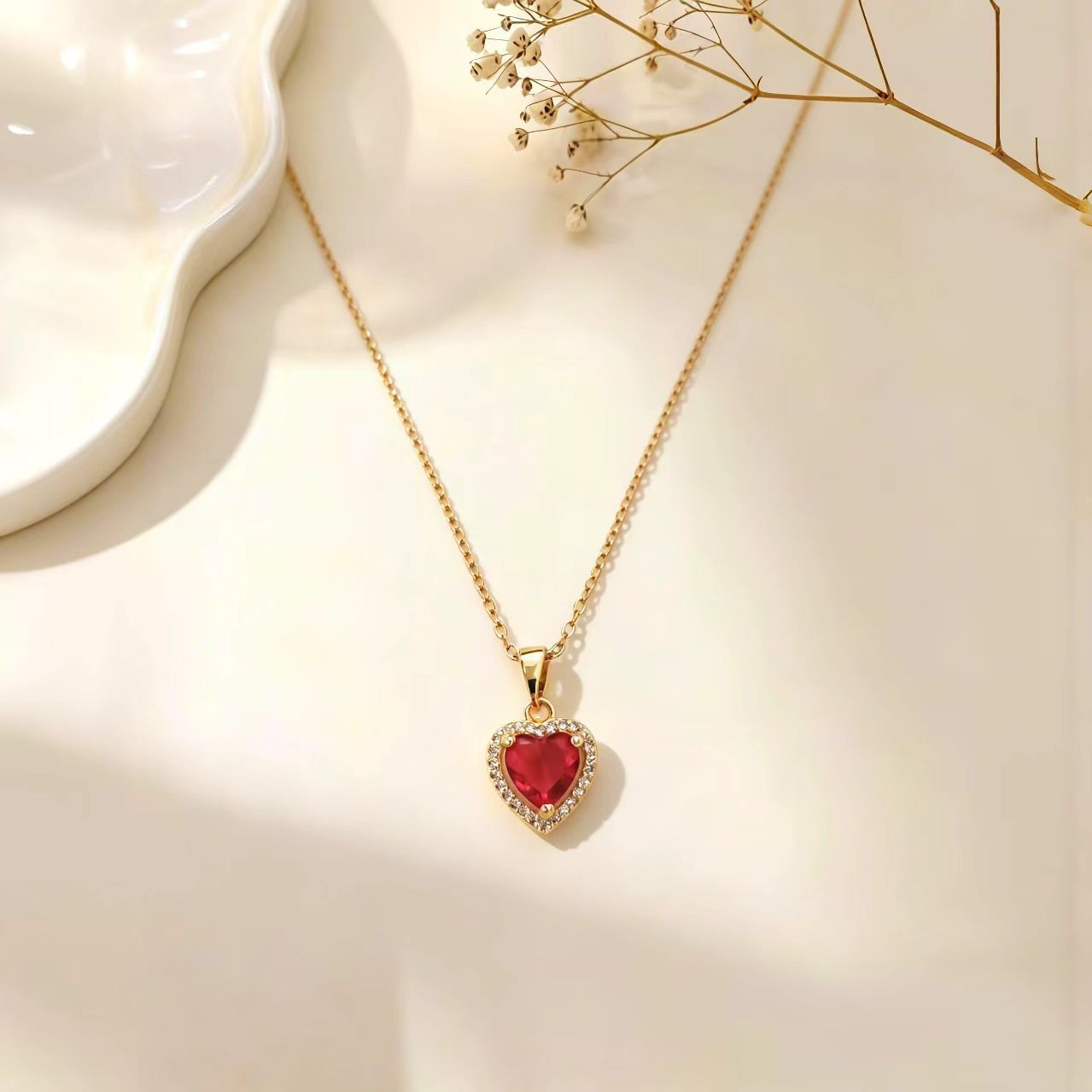 Wholesale Gold Plated Titanium Steel Love Necklace with Zircon Pendant Fashion Accessory