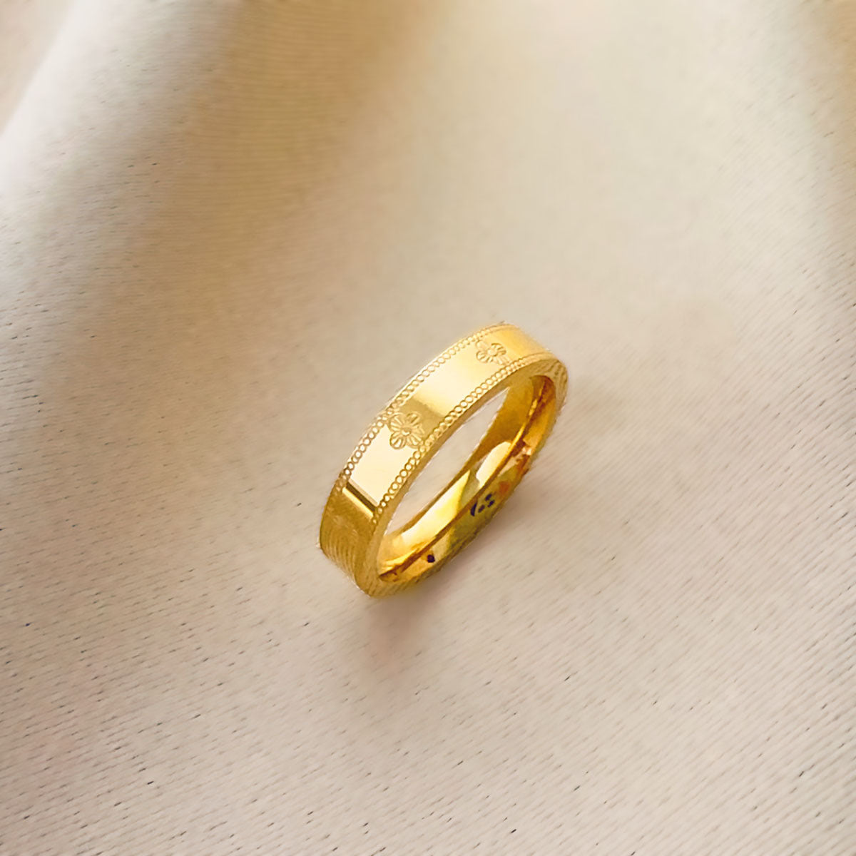 Wholesale titanium steel four-leaf clover ring women's non-fading simple kaleidoscope plain ring