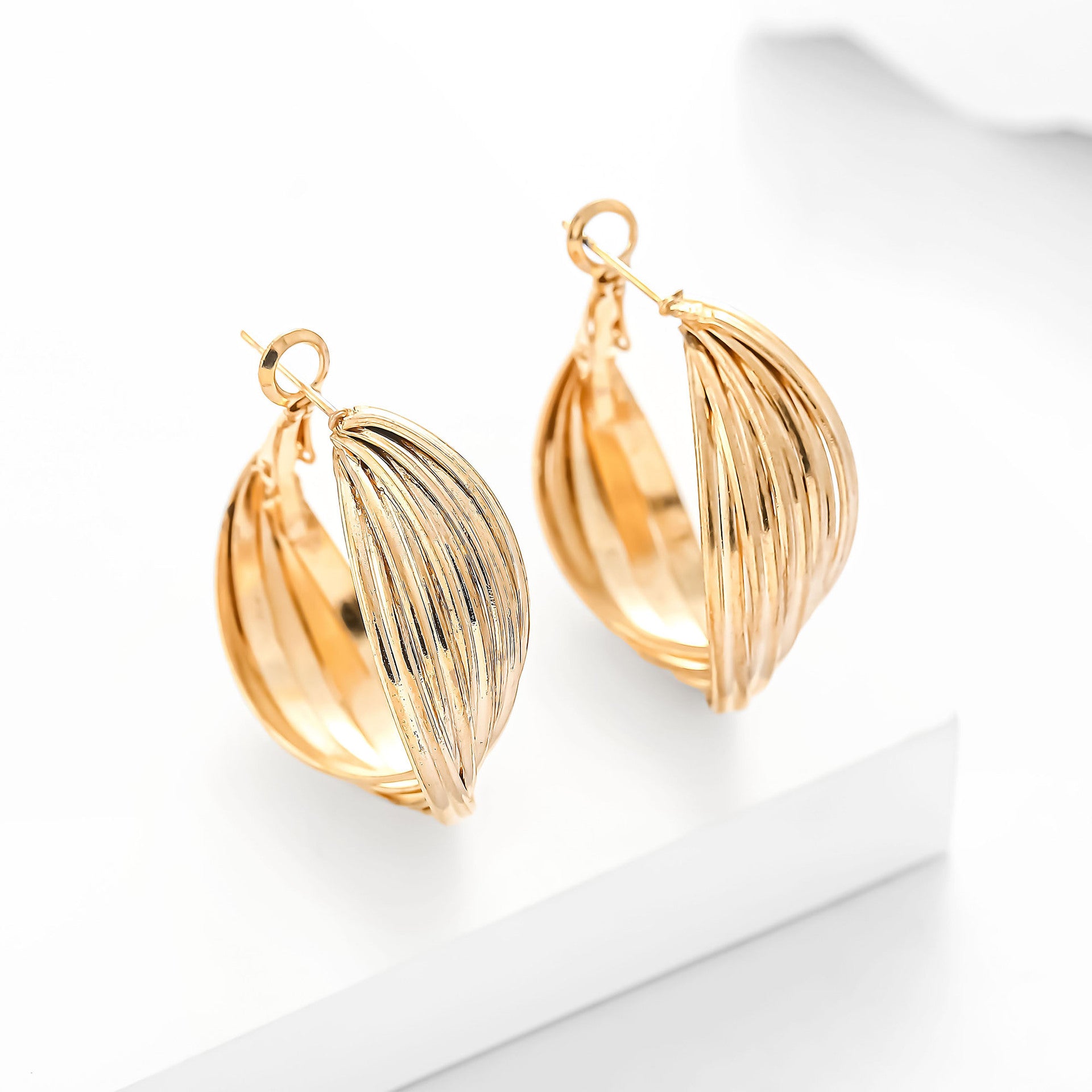 Wholesale Versatile Gold C-Shaped Earrings