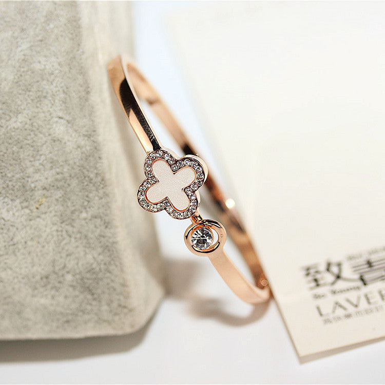 Wholesale Light Luxury Bracelet Alloy Diamond Four-leaf Clover Bracelet ACCVIP-BT-Zhum001