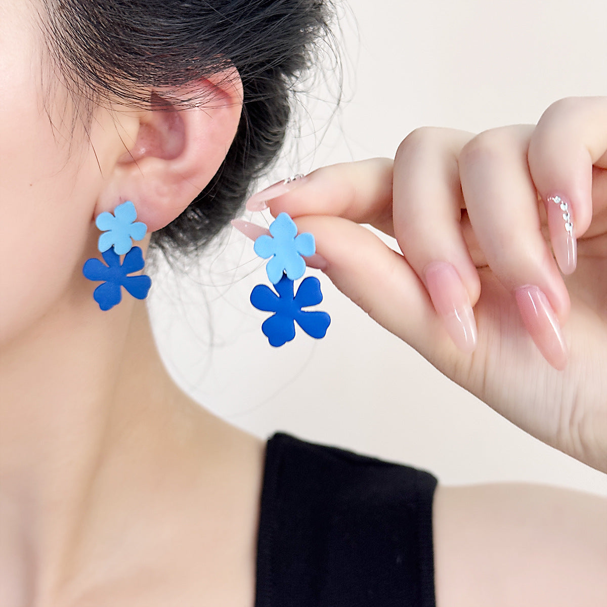 Wholesale Blue flower earrings light luxury earrings