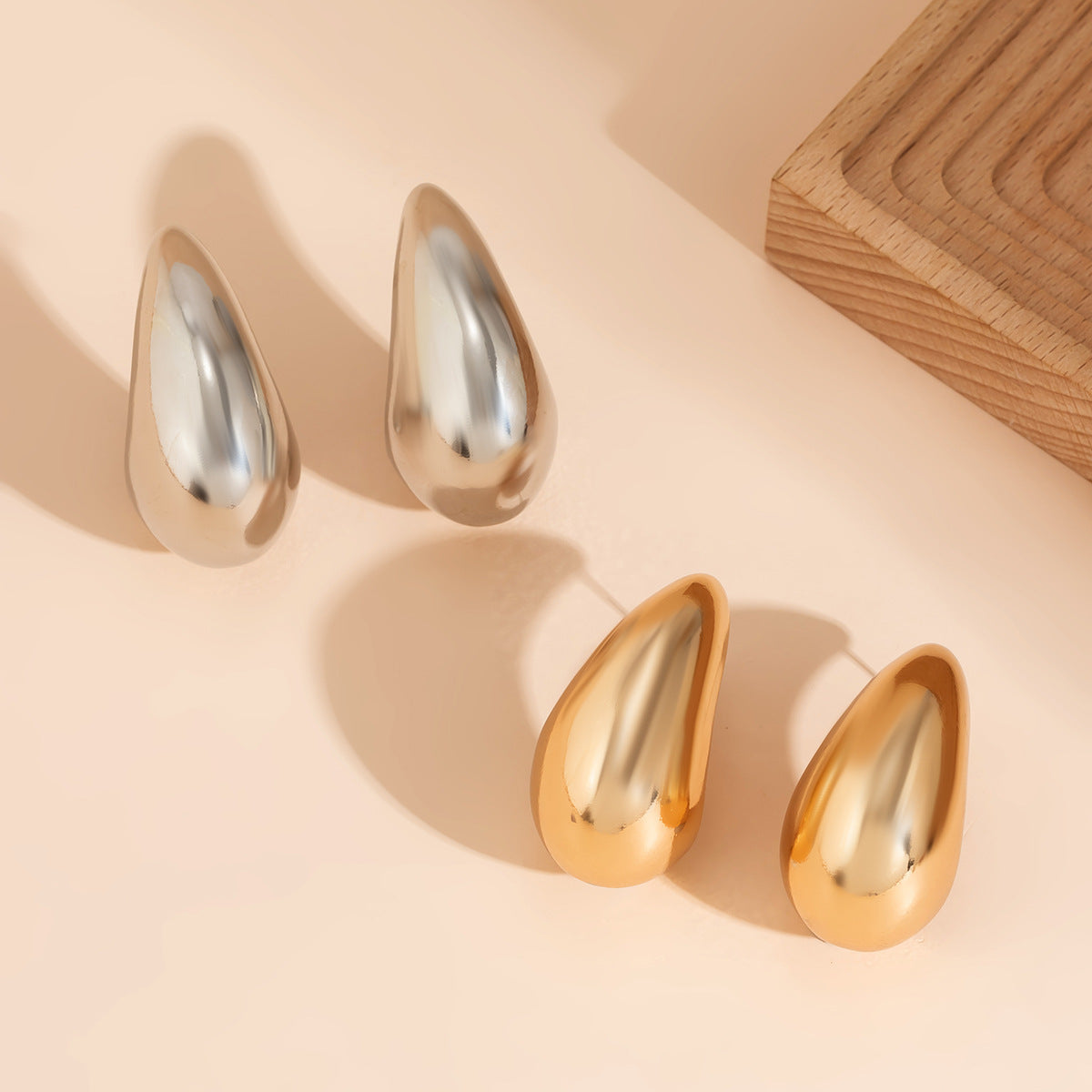 Wholesale Retro Comma Teardrop Simple Glossy Punk Style Earrings Vintage Earrings ACC-ES-Xuer001