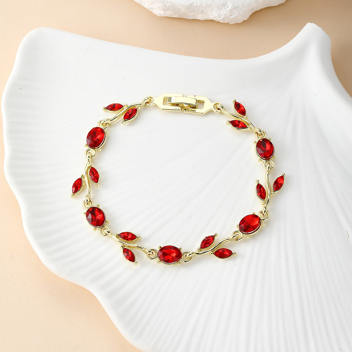 Wholesale Trendy Floral Leaf Bracelet - Zinc Alloy Fashion Accessory for Couples