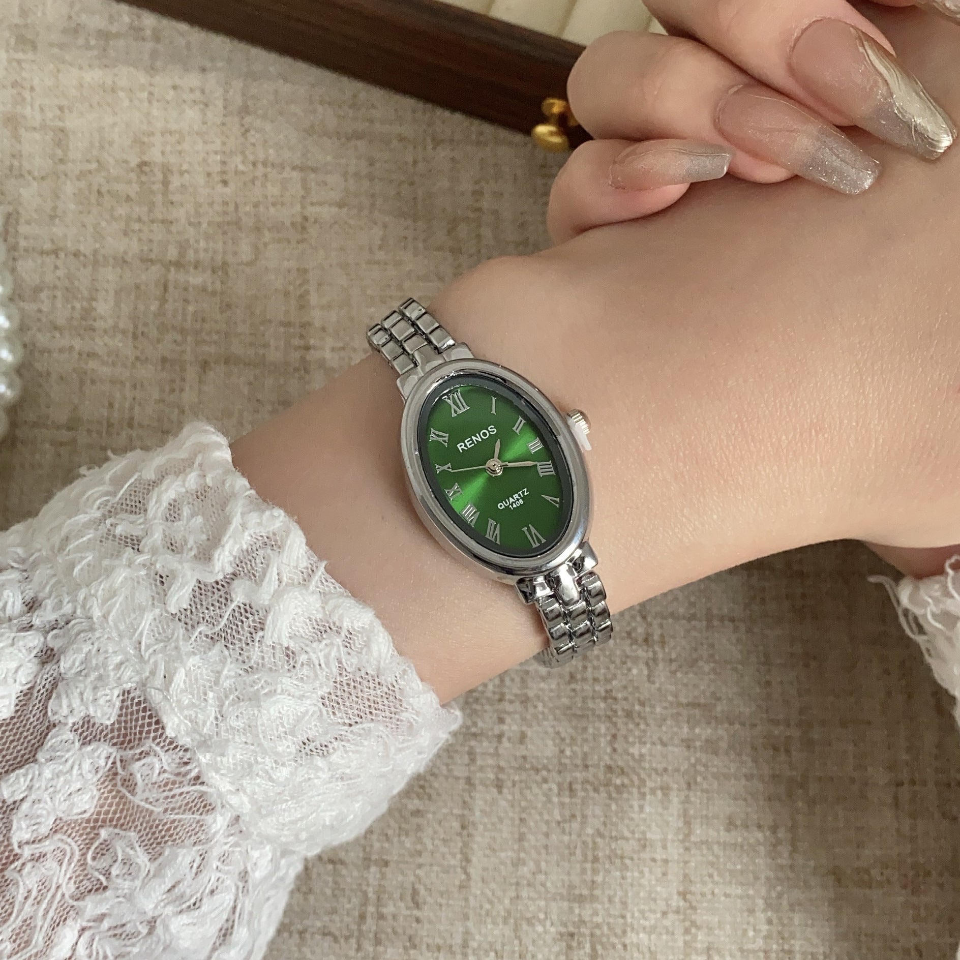 Wholesale Stylish Oval Classic Retro Women S Quartz Watch Everyday Fashion Accessory