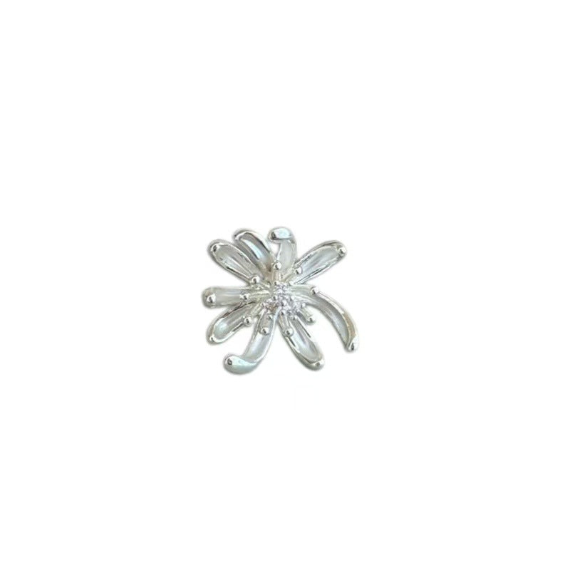 Wholesale French Style White Flower Stud Earrings Titanium Alloy Jewelry Accessory