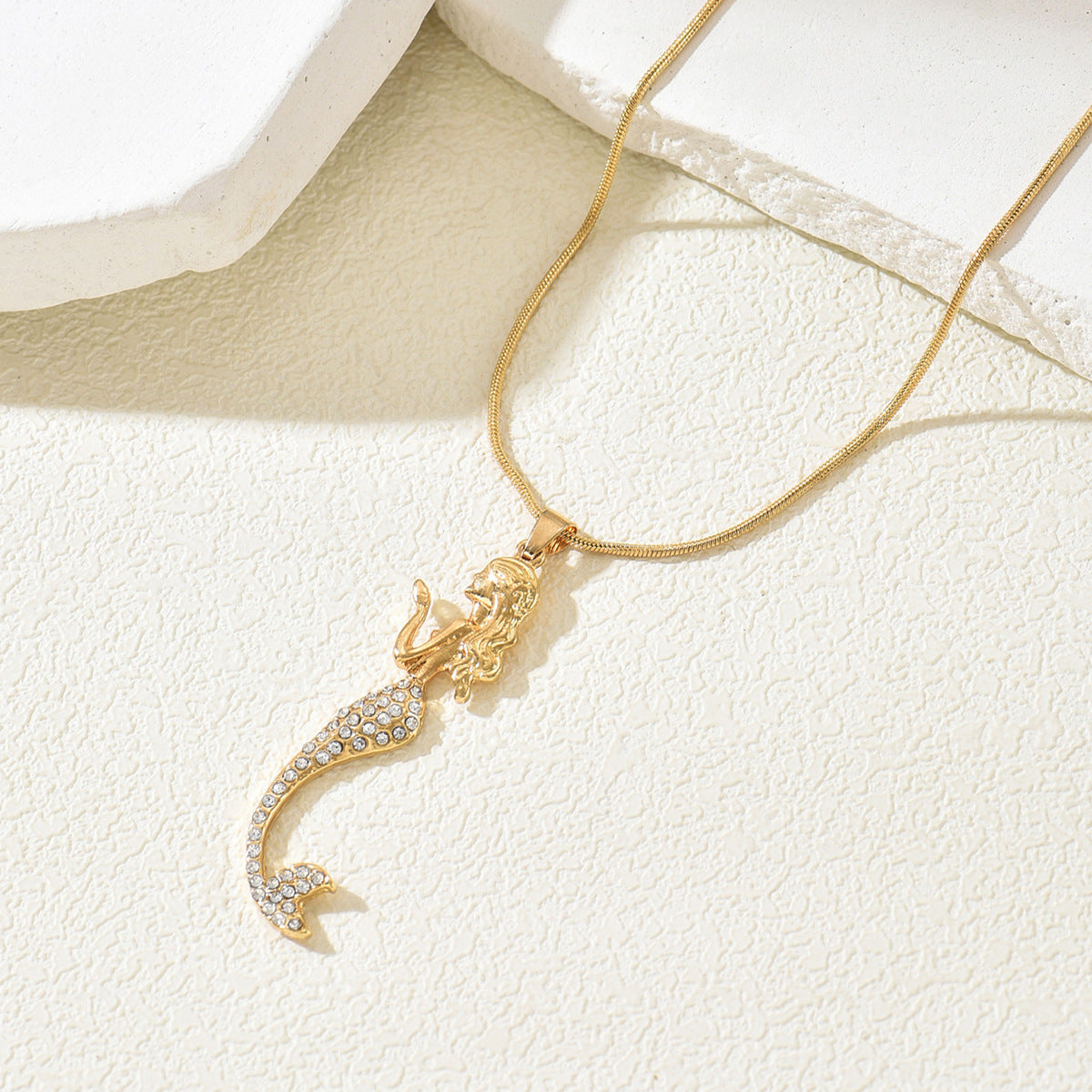 Wholesale Alloy Mermaid Pendant Necklace - Trendy Seaside Jewelry Accessory for Women