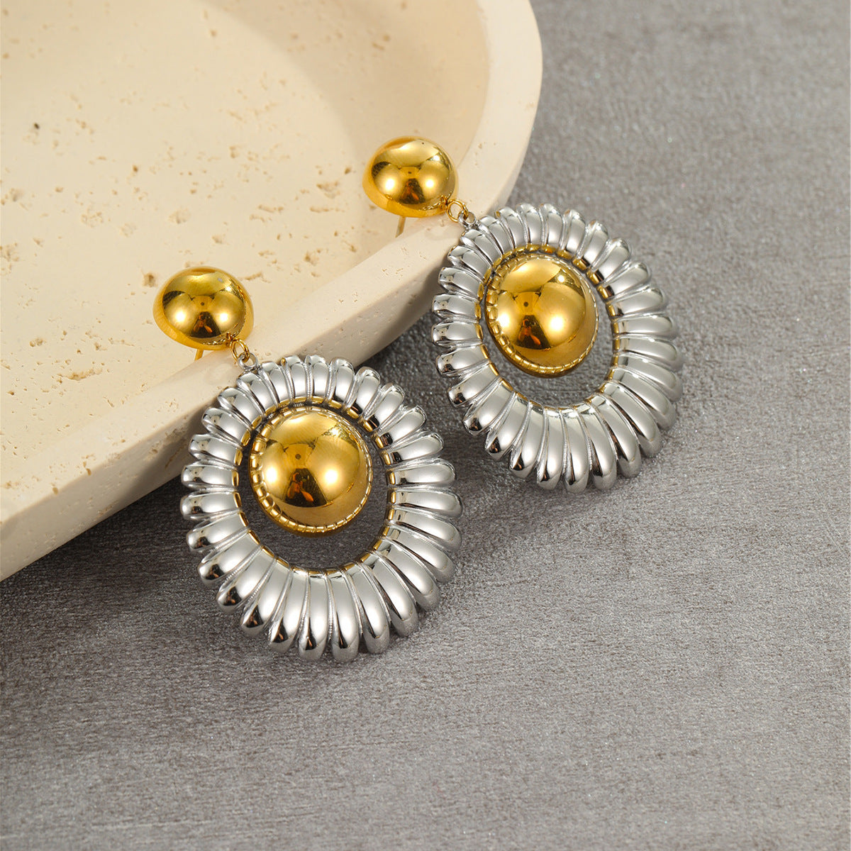 Wholesale Retro style stainless steel earrings with 18k gold and silver color matching earrings