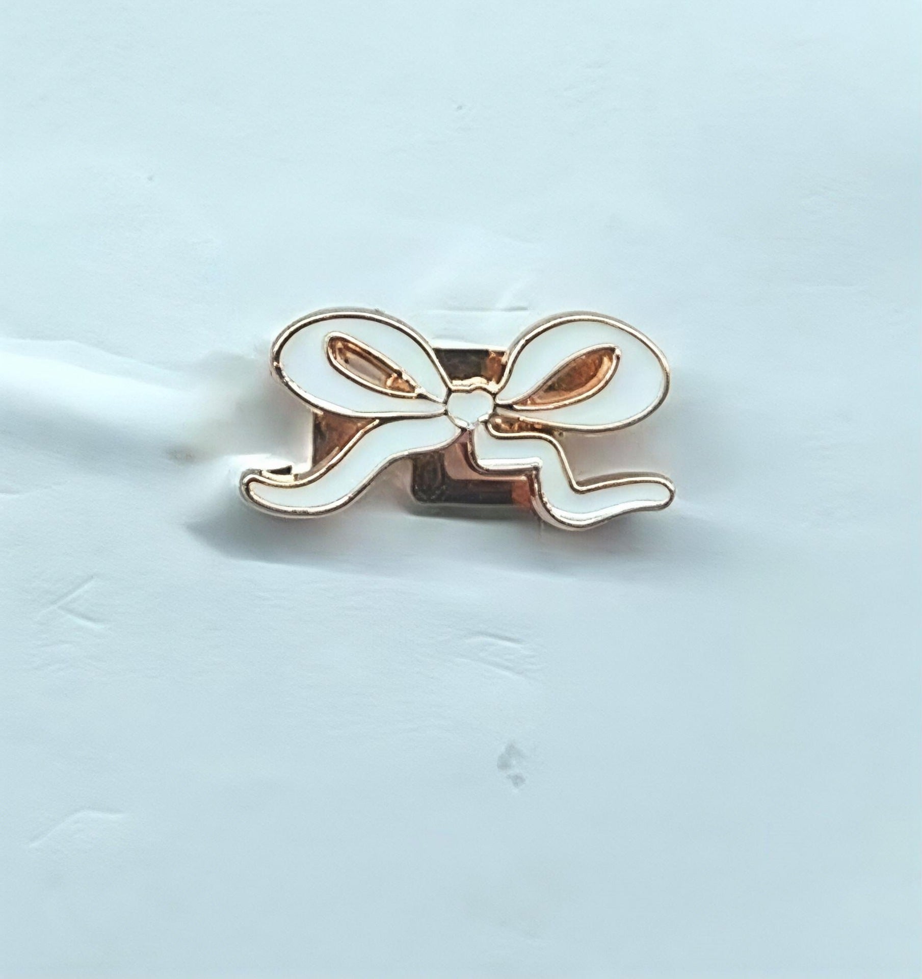 Wholesale Bow Tie Oil-Drip Decorative Ring Suitable for Apple Watch,  Apple Jewelry,  Silicone Watch Band,  Zinc Alloy Accessories,  Fashionable Ol