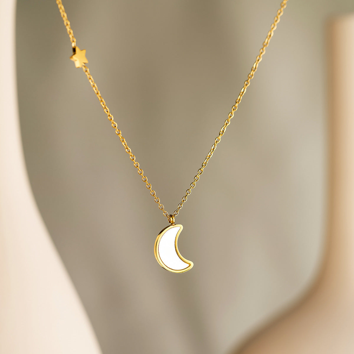 Wholesale Titanium steel 18k gold white shell moon star necklace