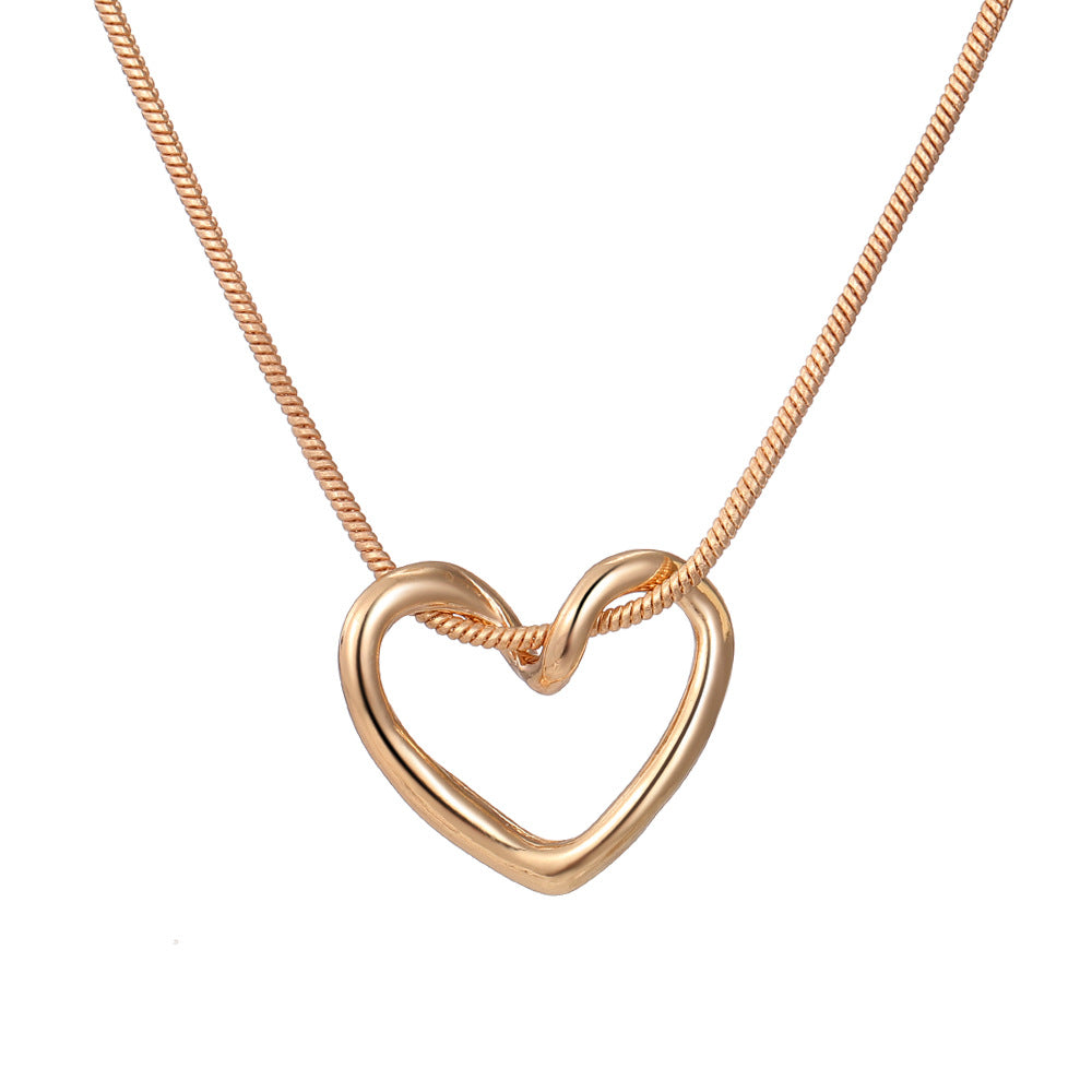 Wholesale Luxurious Hollow Heart Necklace Clavicle Chain