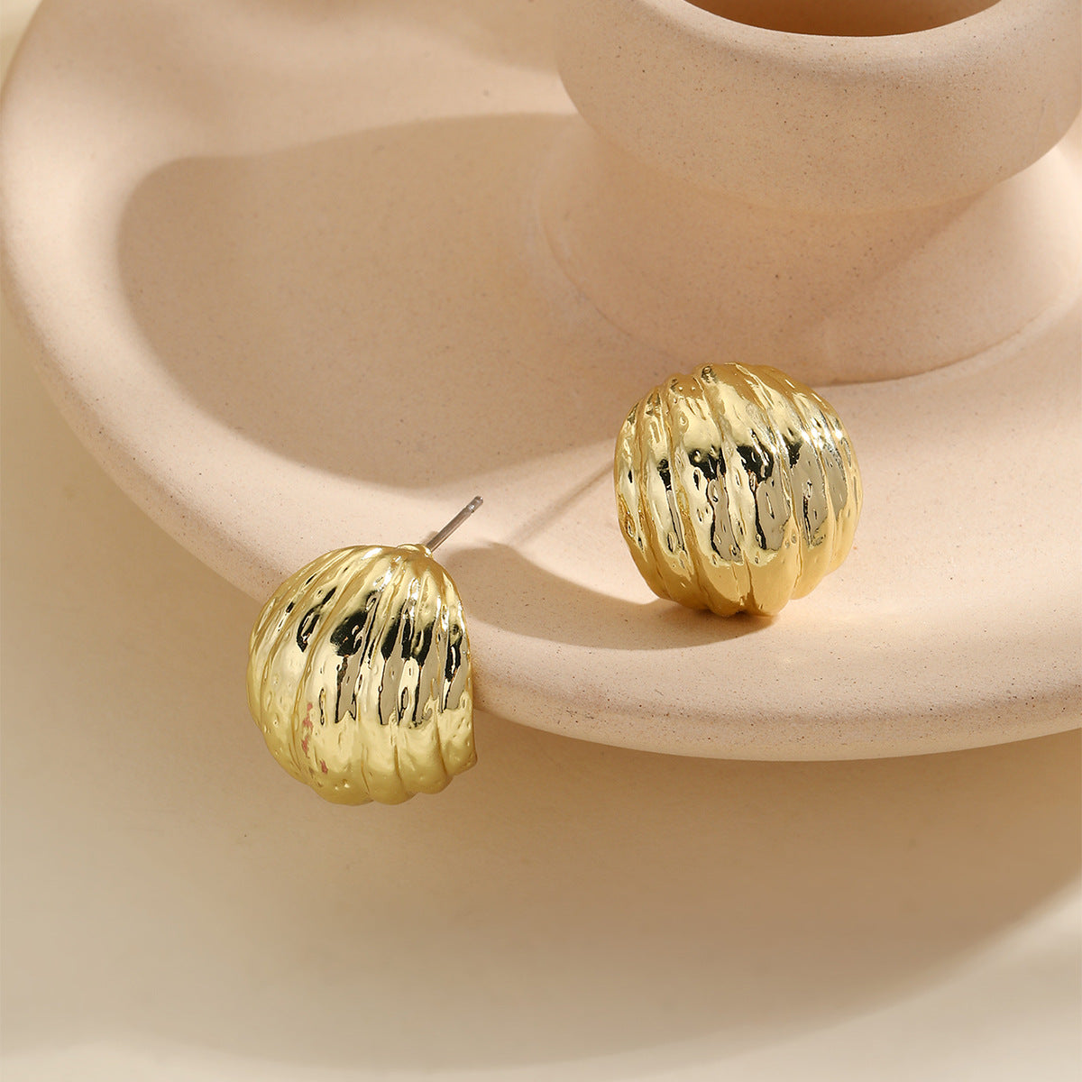 Wholesale Light Luxury Niche Knot Metal Gold Earrings