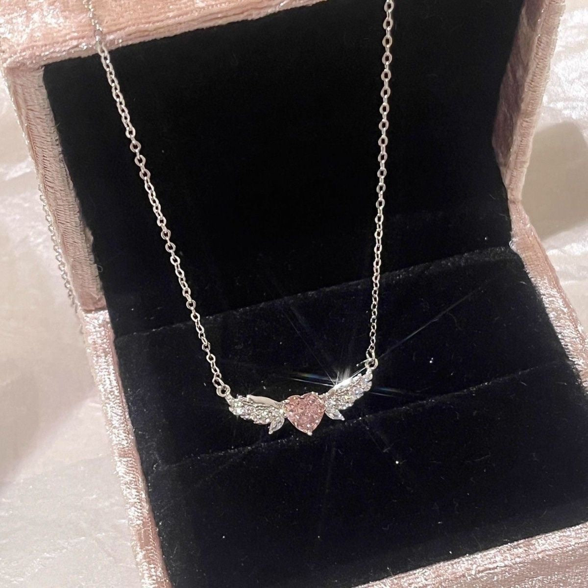 Wholesale Chic Angel Wings Pink Heart Pendant Necklace For Women Cute Collarbone Chain Everyday Gift