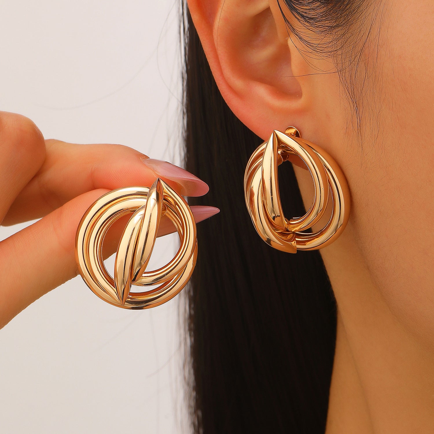Wholesale Electroplated Metal Earrings Geometric Oval Pattern Fashion Accessory