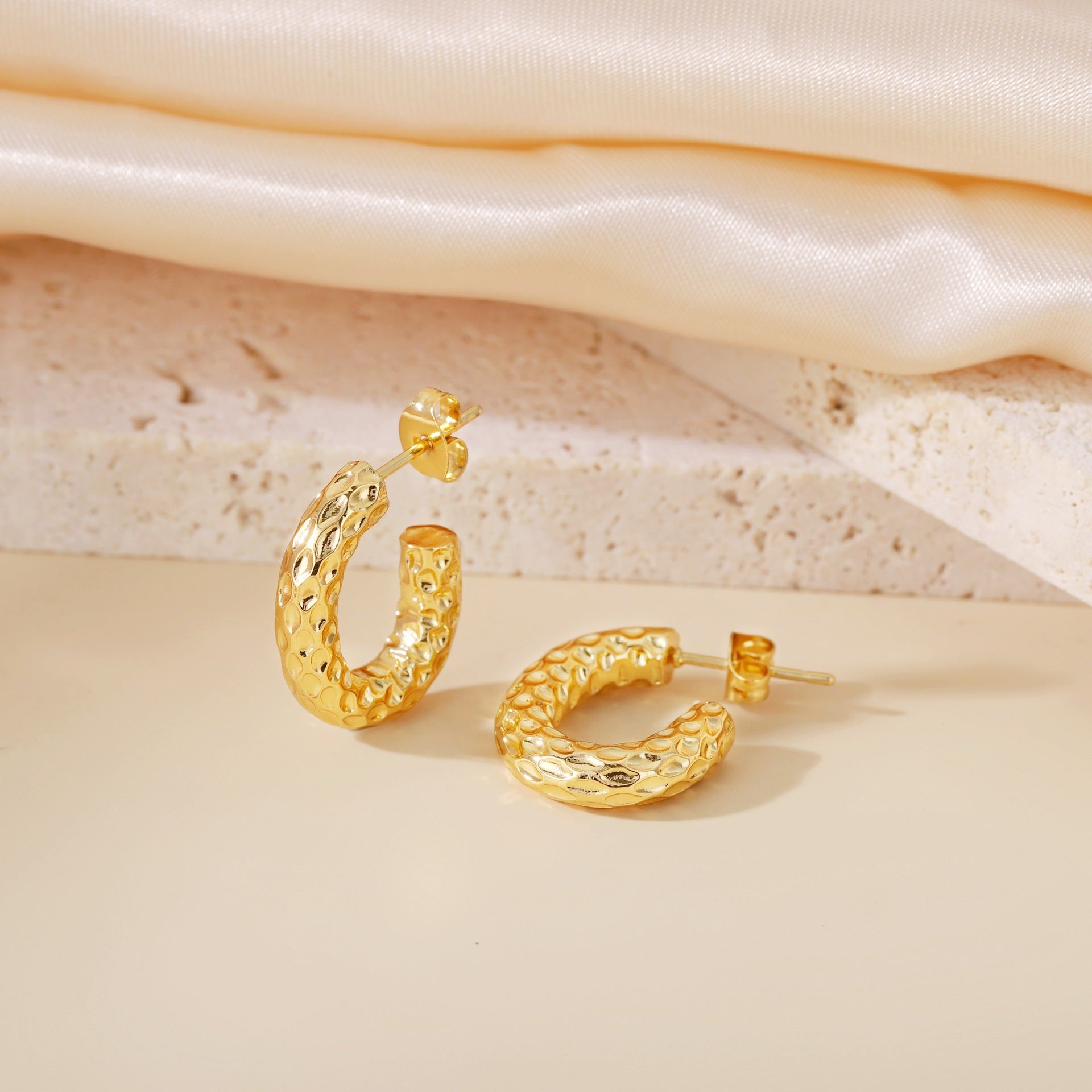 Wholesale Steel and titanium plain ring hammered earrings