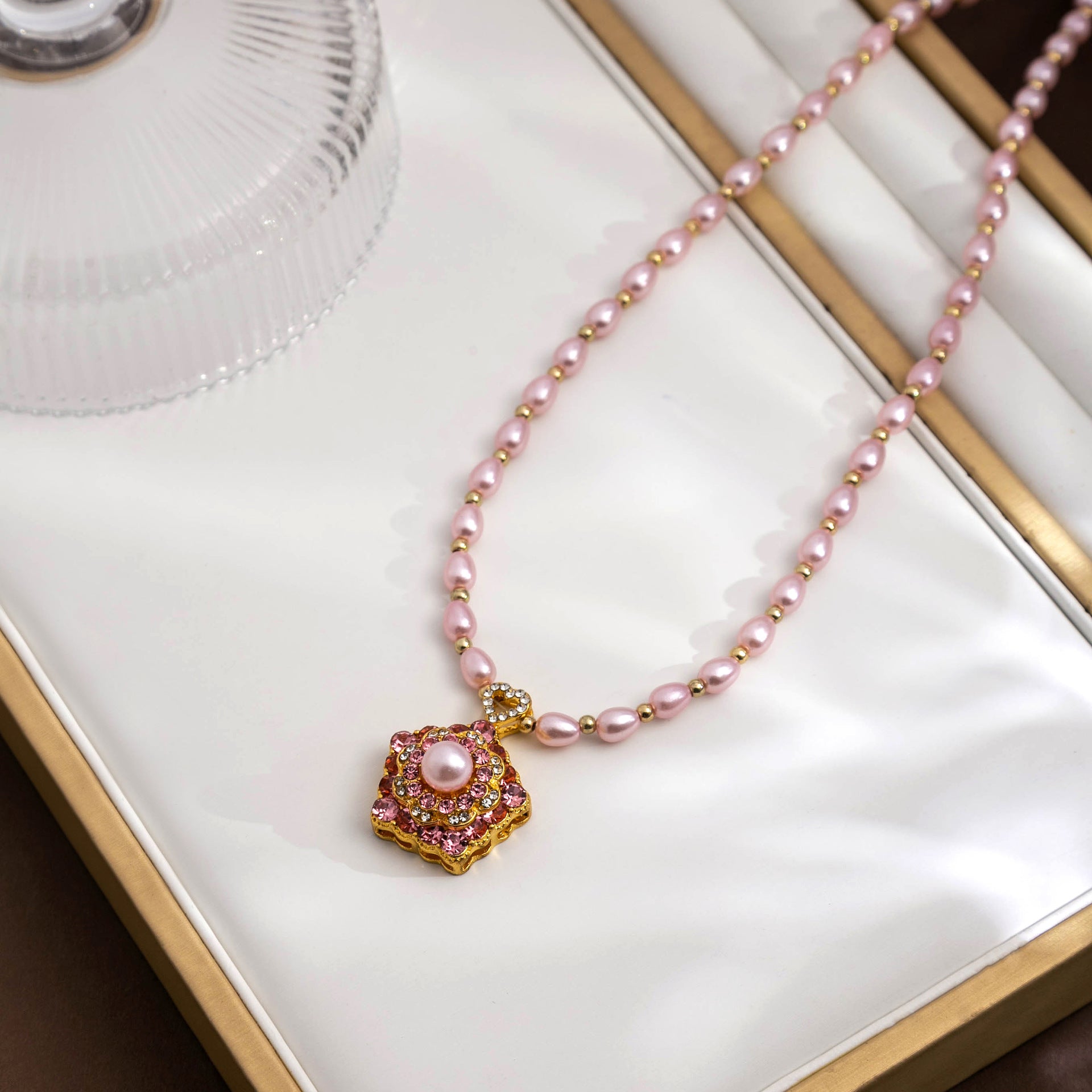 Wholesale  Retro Emerald Gradient Peace Button Necklace