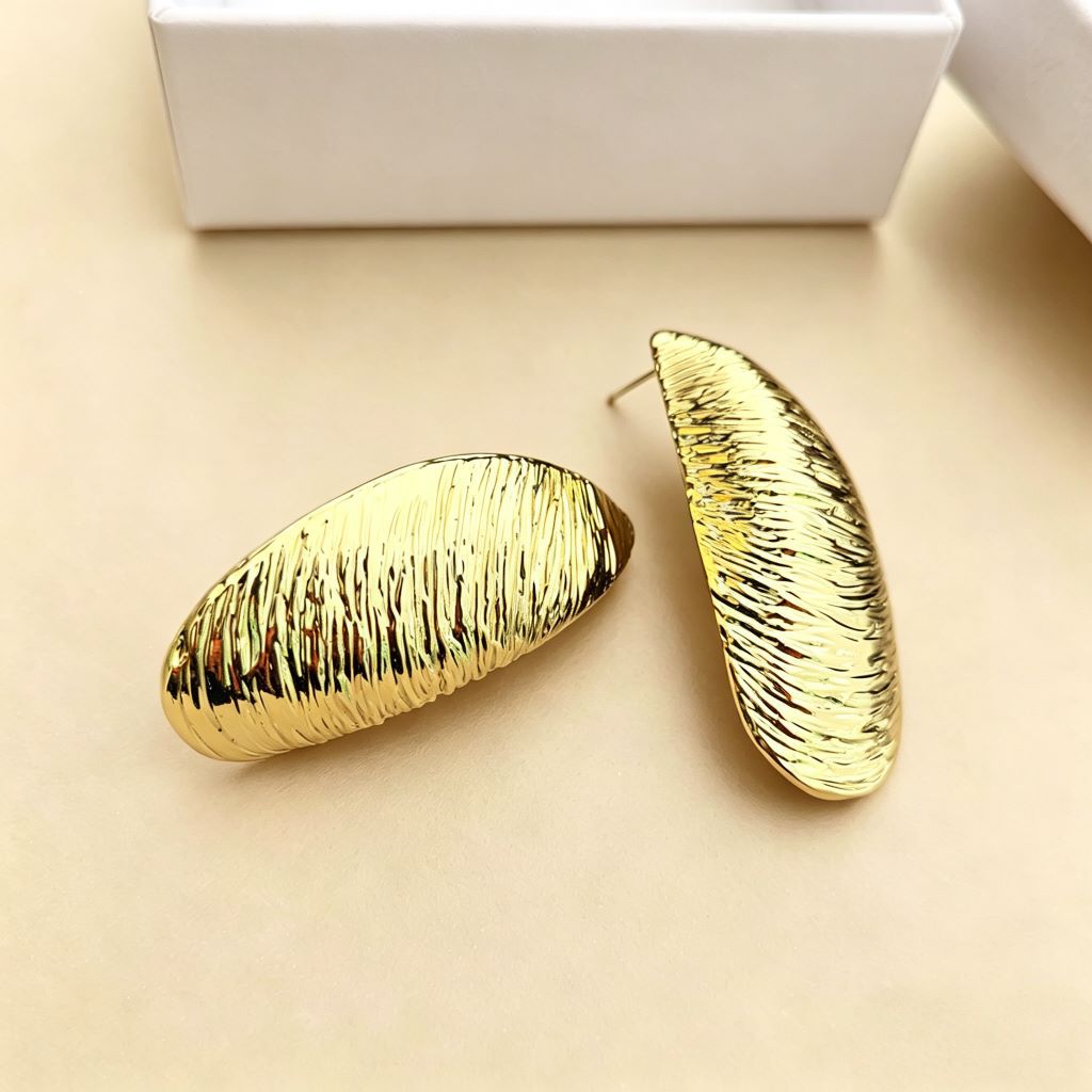 Wholesale Trendy Gold Shell Pattern Earrings Alloy Electroplated Jewelry Accessory
