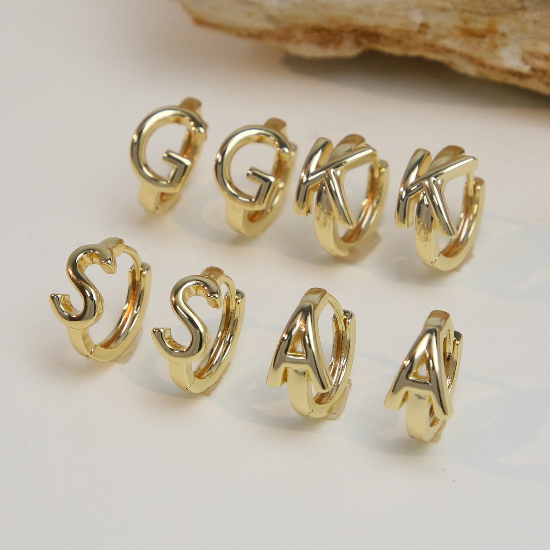 Wholesale 18k gold high-polished brass simple style 26 English letters earrings