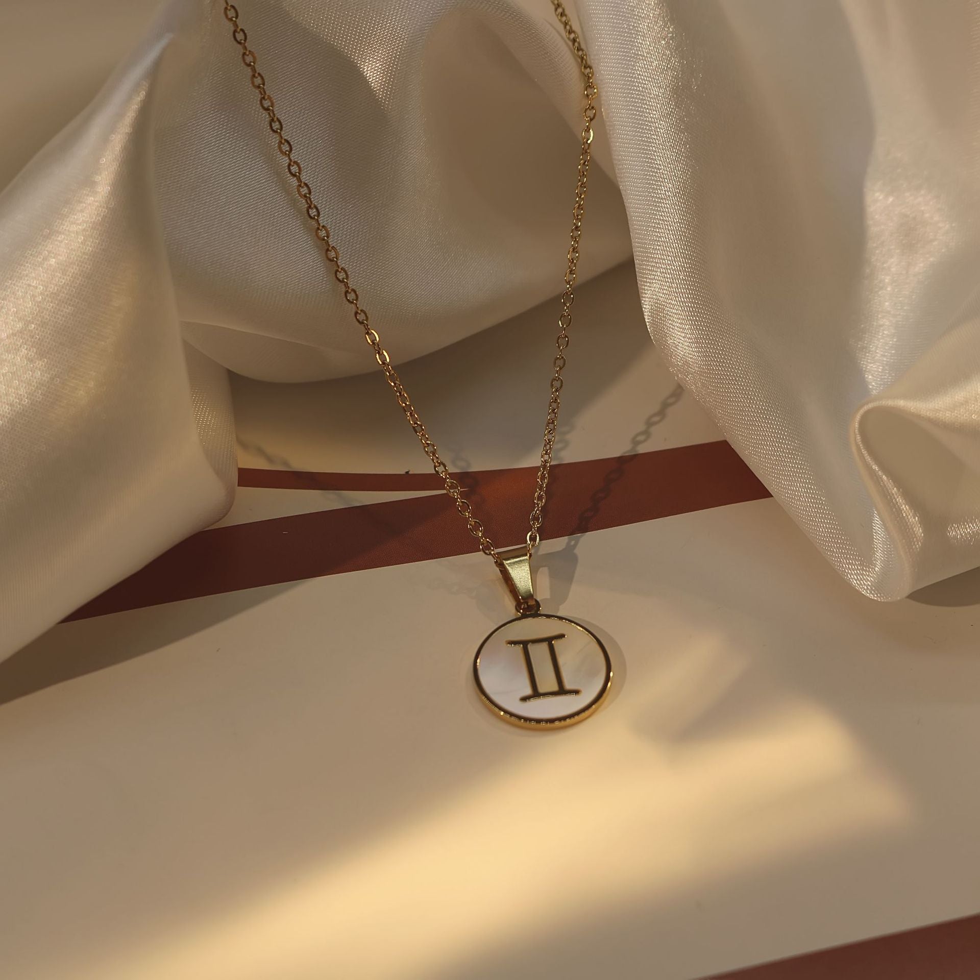 Wholesale twelve constellations white seashell stainless steel 18K gold-plated  pendant necklace