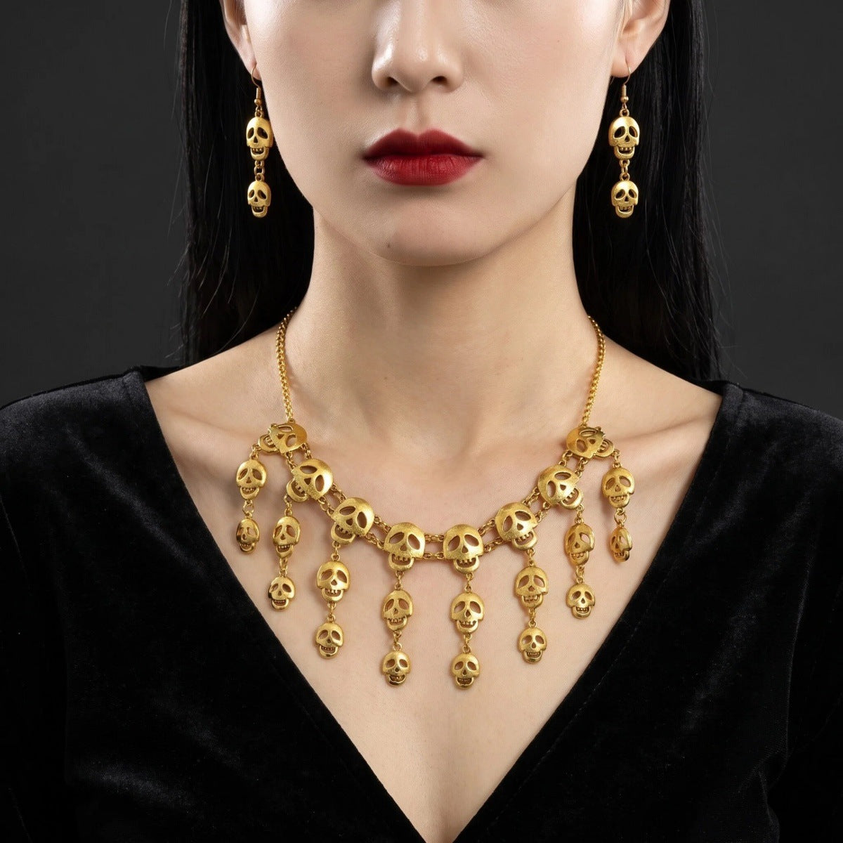 Wholesale Zinc Alloy Skull Pendant Necklace and Earring Set Punk Retro Women' s Party Jewelry Accessory