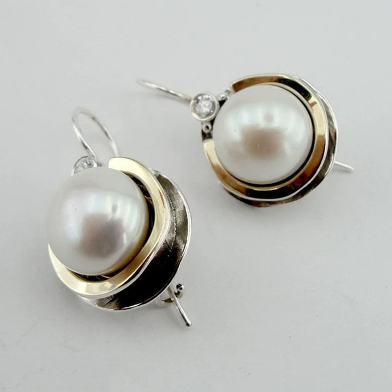 Wholesale  white pearl earrings elegant design round alloy inlaid rhinestone earrings