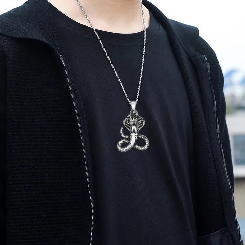 Wholesale Retro Cobra Pendant Necklace Zinc Alloy Punk Rock Fashion Accessory for Men and Women