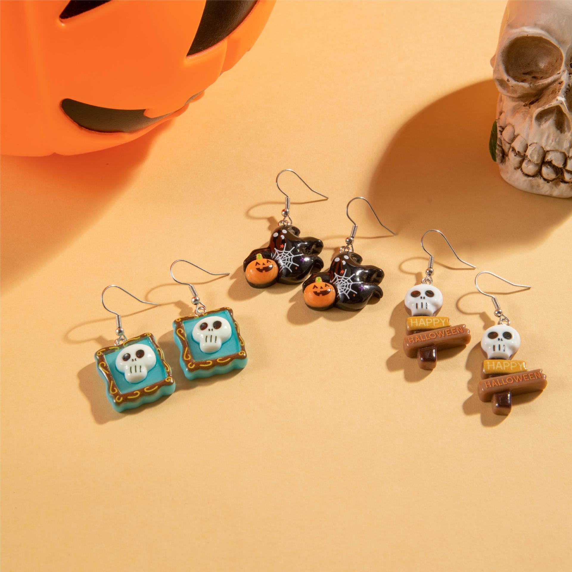 Wholesale  Funny Acrylic Skull Earrings