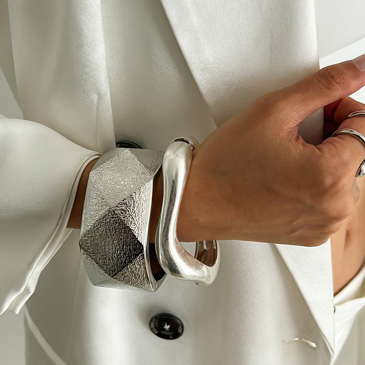 Wholesale Alloy Polygonal Pattern Retro Wave Bracelet Set