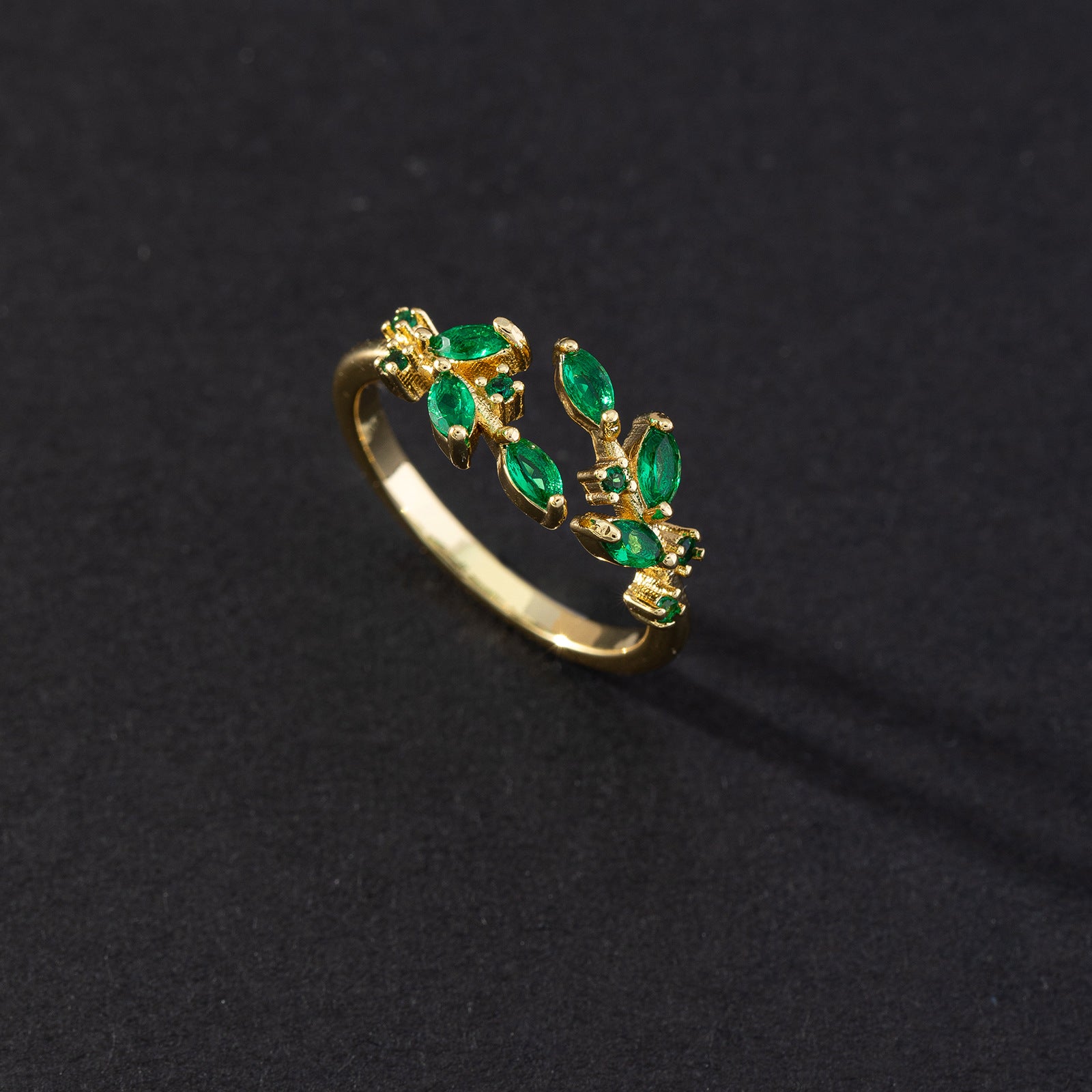 Wholesale Vintage Emerald Green Open Snake Ring Copper Zircon Women S Fashion Jewelry Accessory