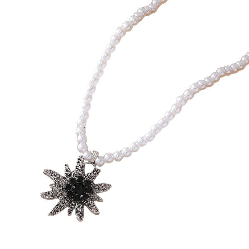Wholesale Edelweiss Imitation Pearl Pendant Necklace,  Alloy Electroplated,  Trendy Women' s Fashion Accessory