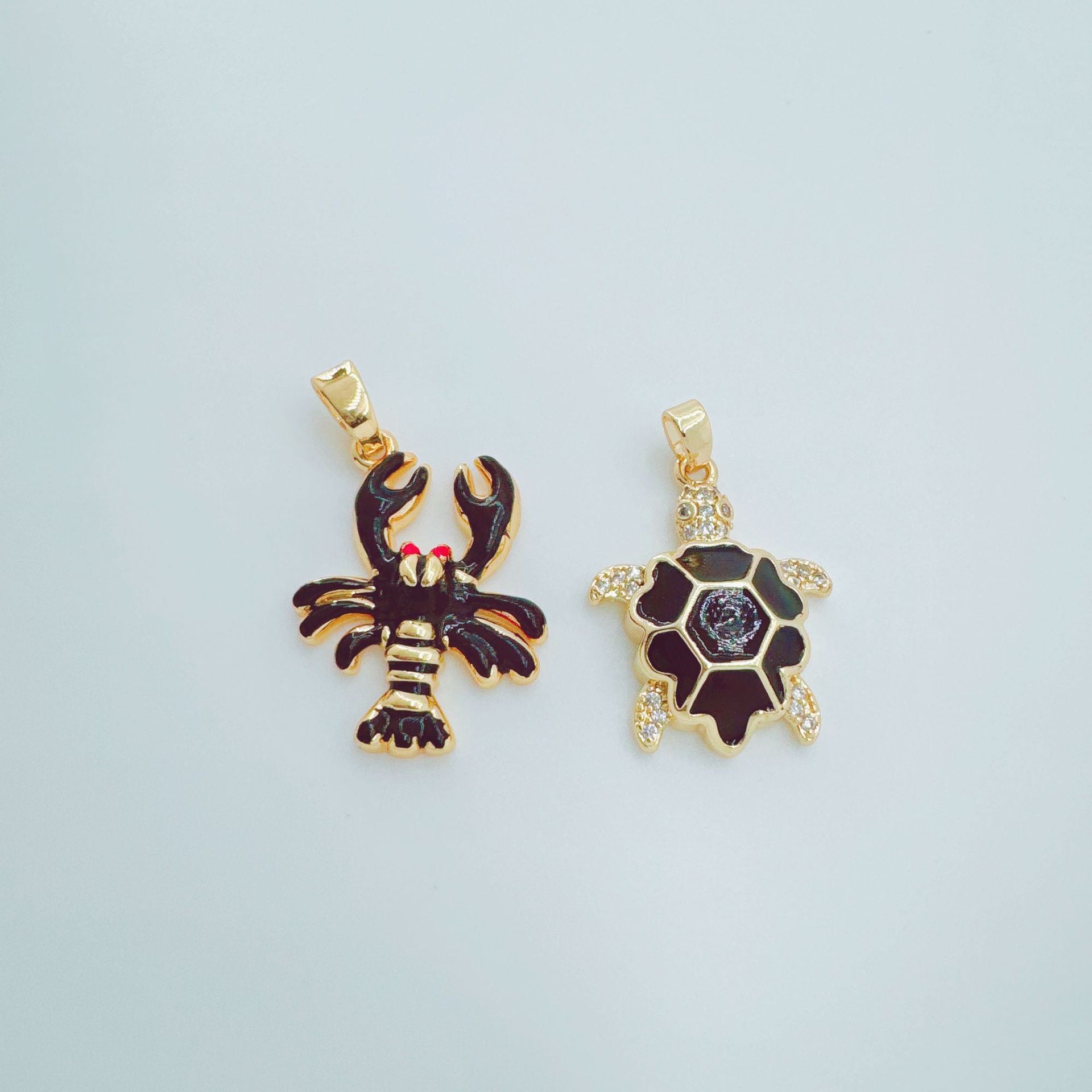 Wholesale 18k Gold-Plated Copper Sea Turtle Pendant Necklace,  Stylish Ocean Jewelry for Women