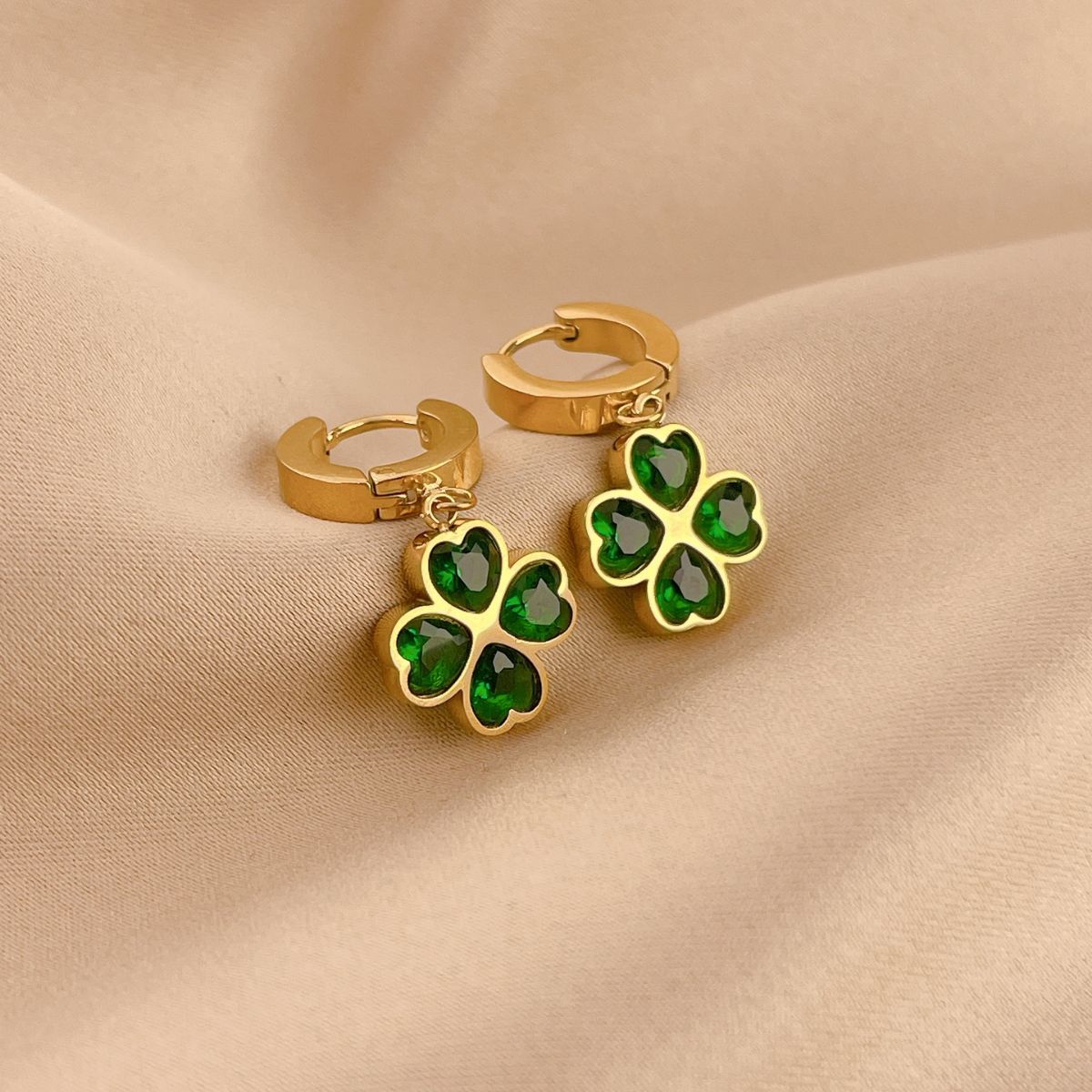 Wholesale Vintage Emerald Diamond Love Flower Earrings Four-leaf Clover Titanium Steel Earrings ACC-ES-BTB001