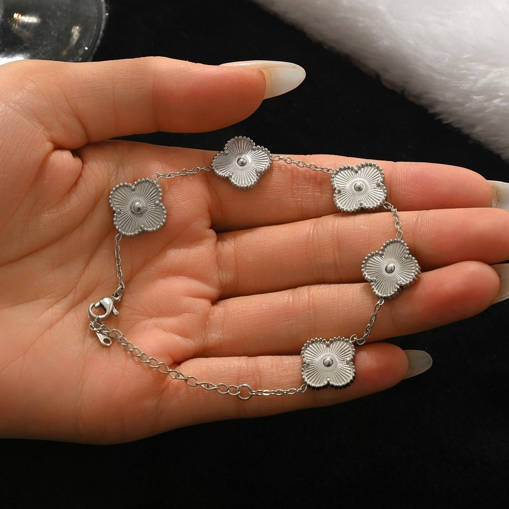 Wholesale Five-Leaf Clover Design Titanium Steel Gold Plated Bracelet for Women Fashion Accessory Gift
