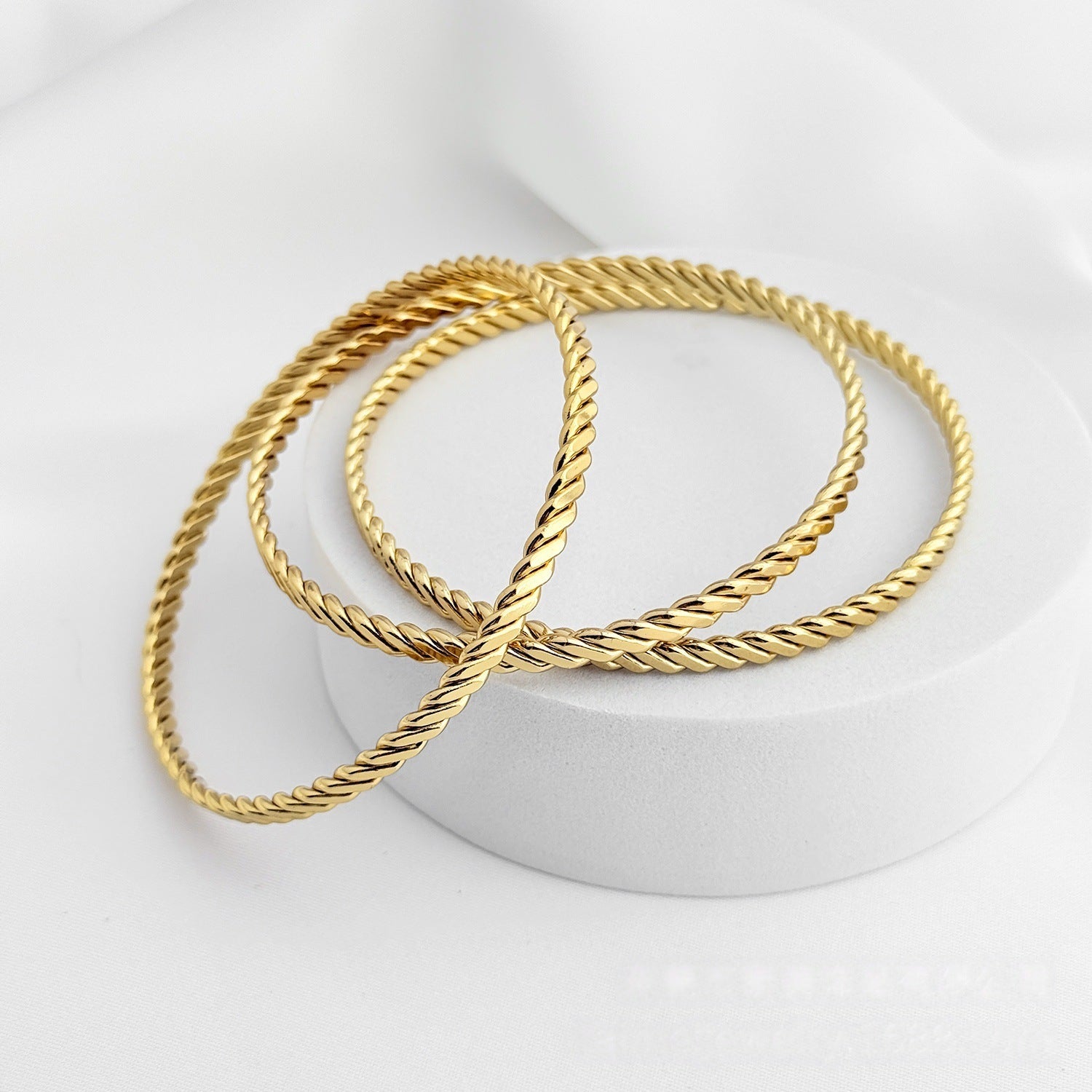 Wholesale Stainless Steel Plated Geometric Bangle Modern Minimalist Jewelry Accessory