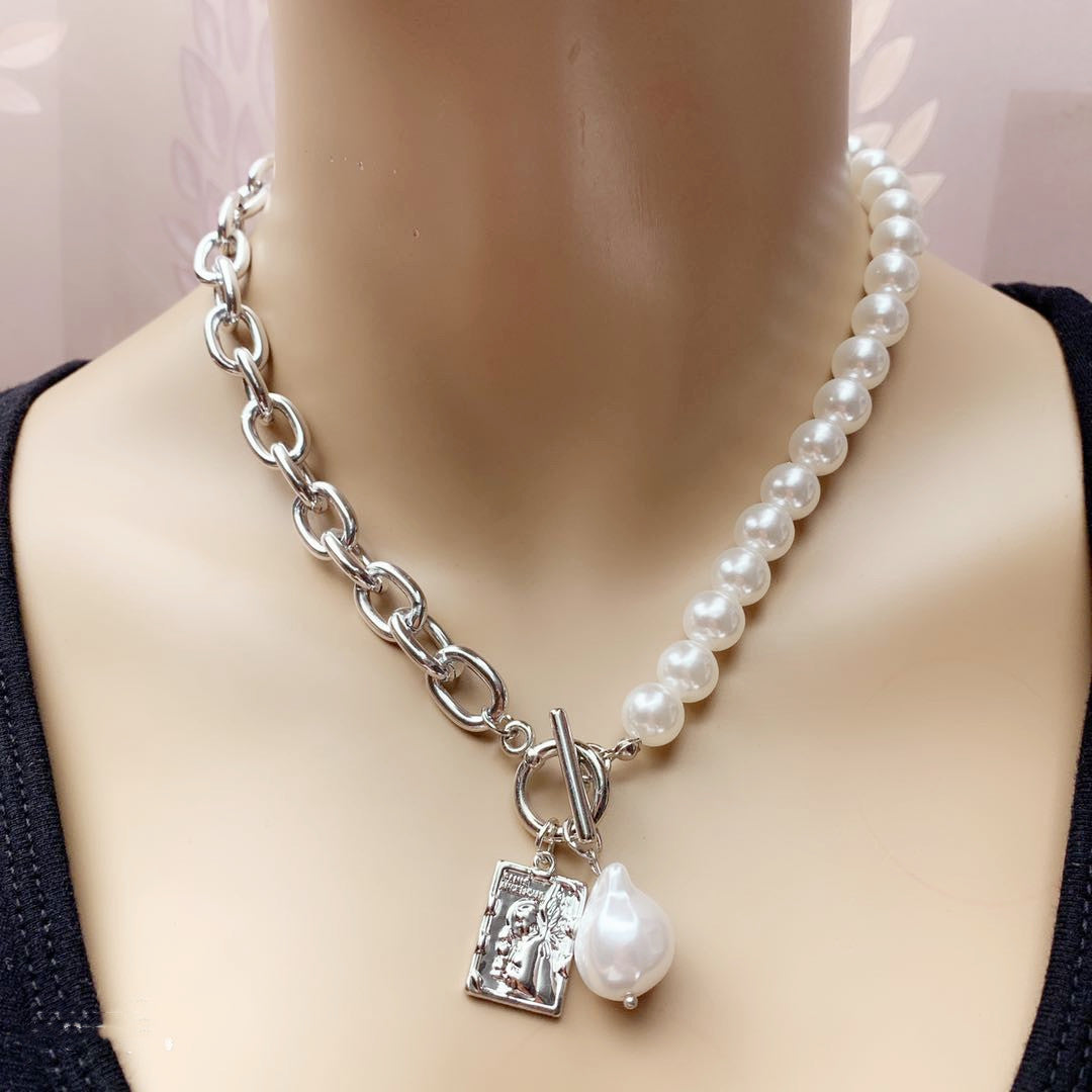 Wholesale snake chain pearl portrait square brand necklace set