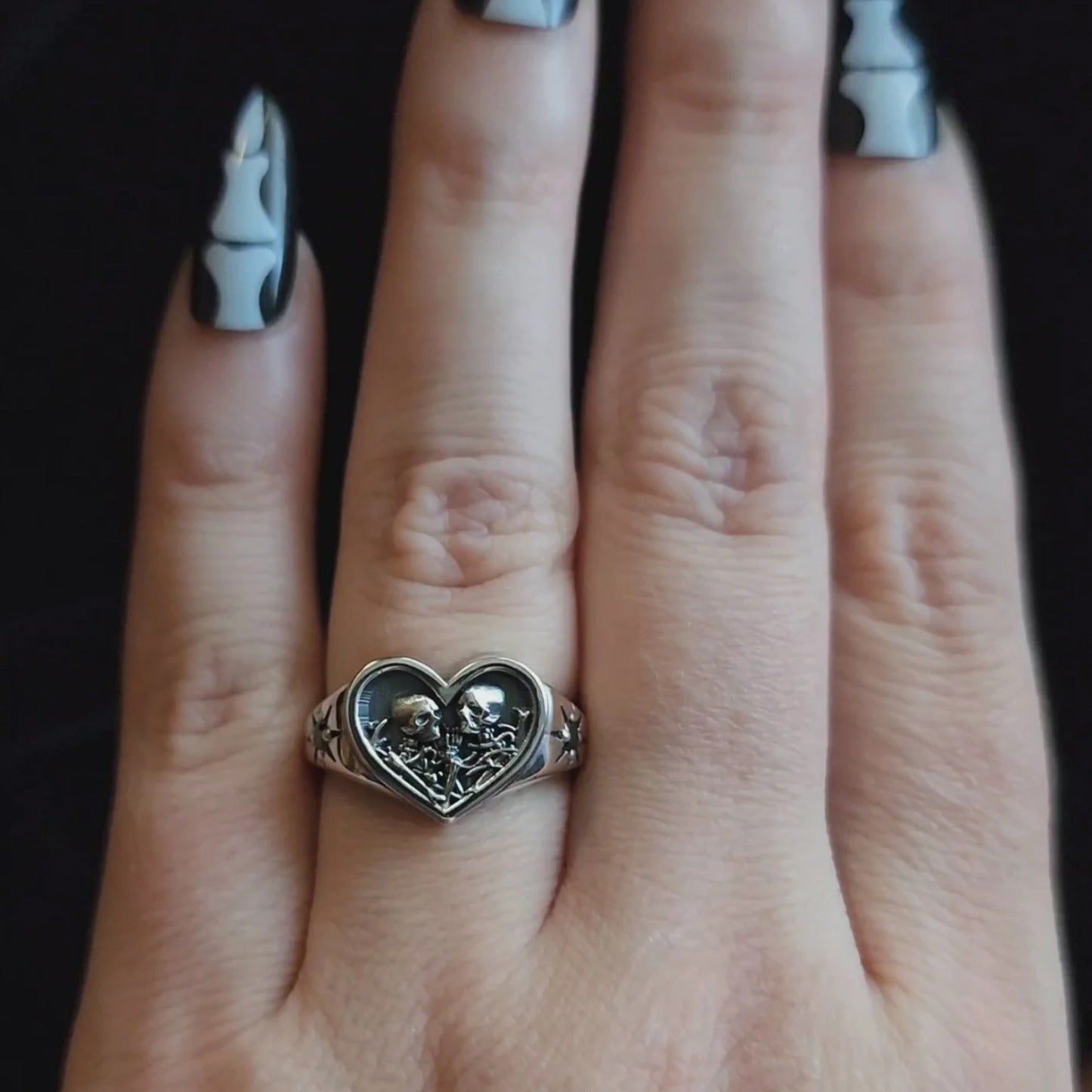 Wholesale Gothic three-dimensional skull heart ring