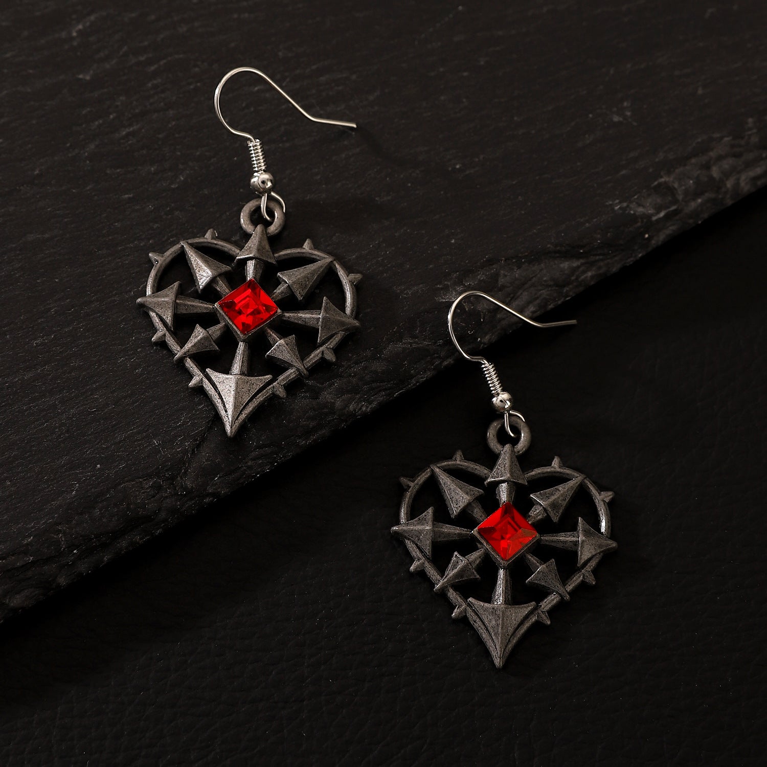 Wholesale Gothic Red Heart Pendant Necklace Alloy Cross Chain Vintage Tin Finish Fashion Accessory