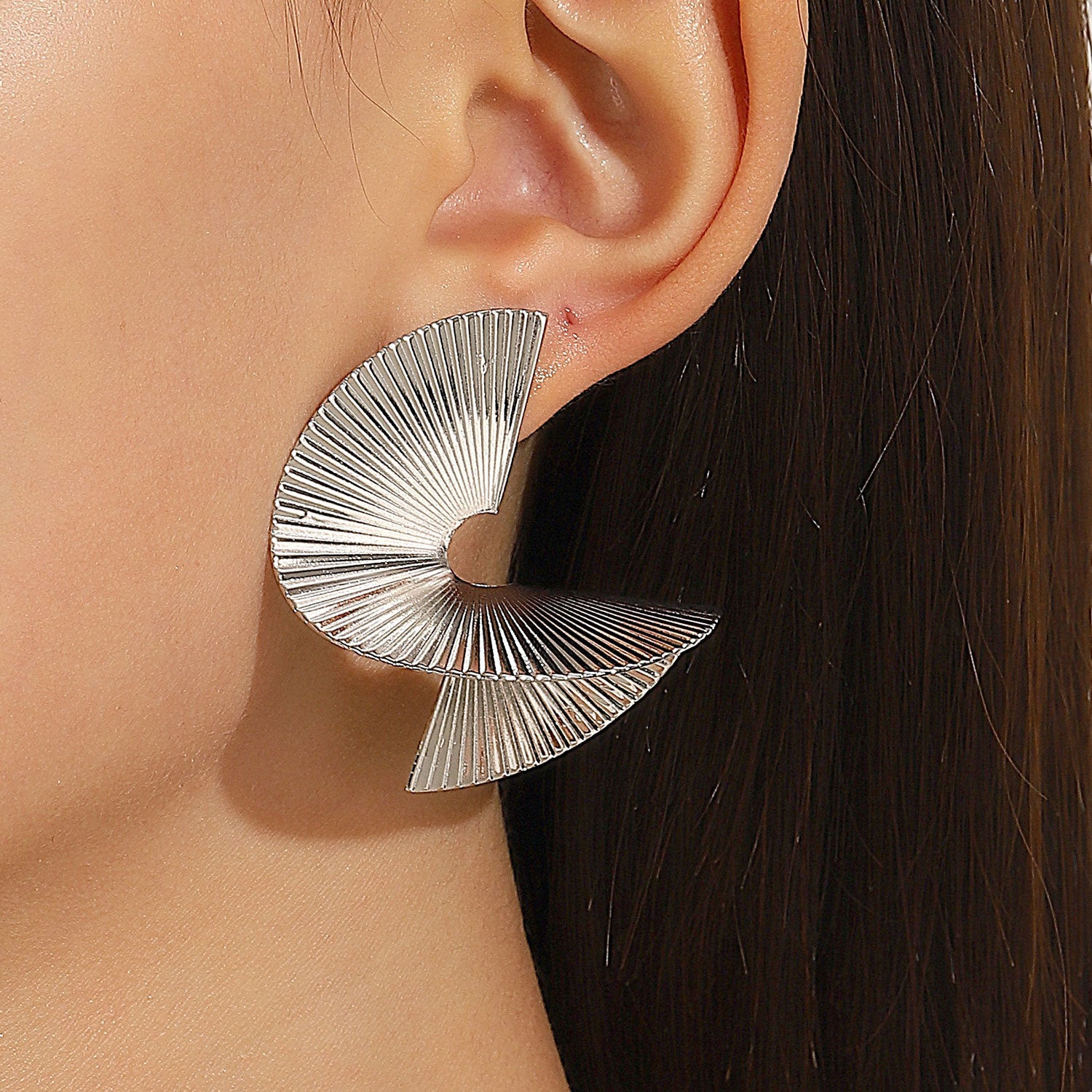 Wholesale Trendy Geometric Irregular Fan Earrings For Women Fashion Alloy Stud Earrings Party Wear Boutique Gift