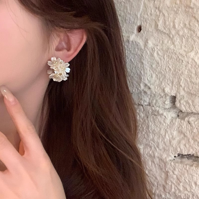 Wholesale Luxury  Flower Earrings Simple  Earrings