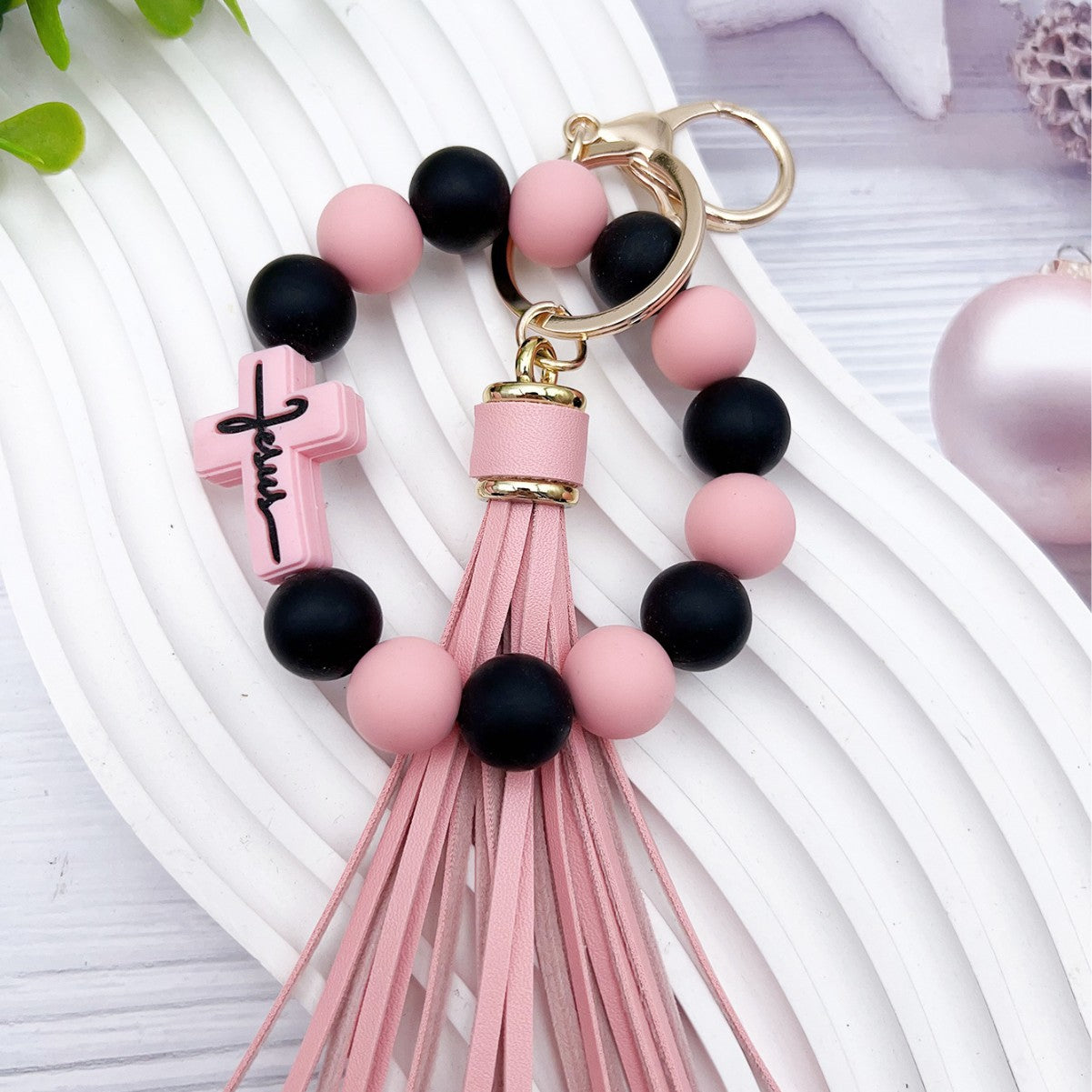 Wholesale Trendy Cross Bead Bracelet Keychain Silicone Wristband Bag Charm For Women