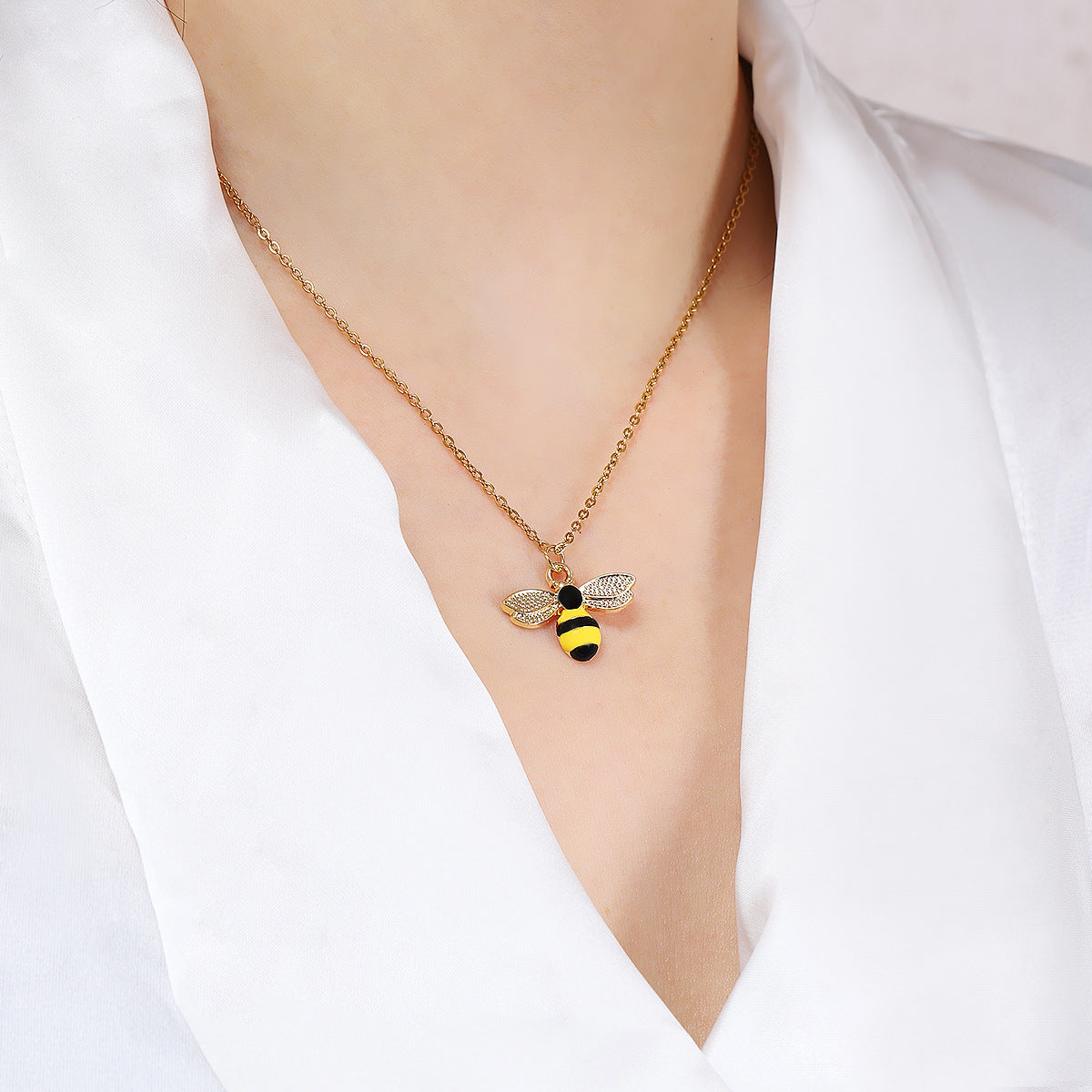 Wholesale  alloy bee pendant cross chain clavicle necklace
