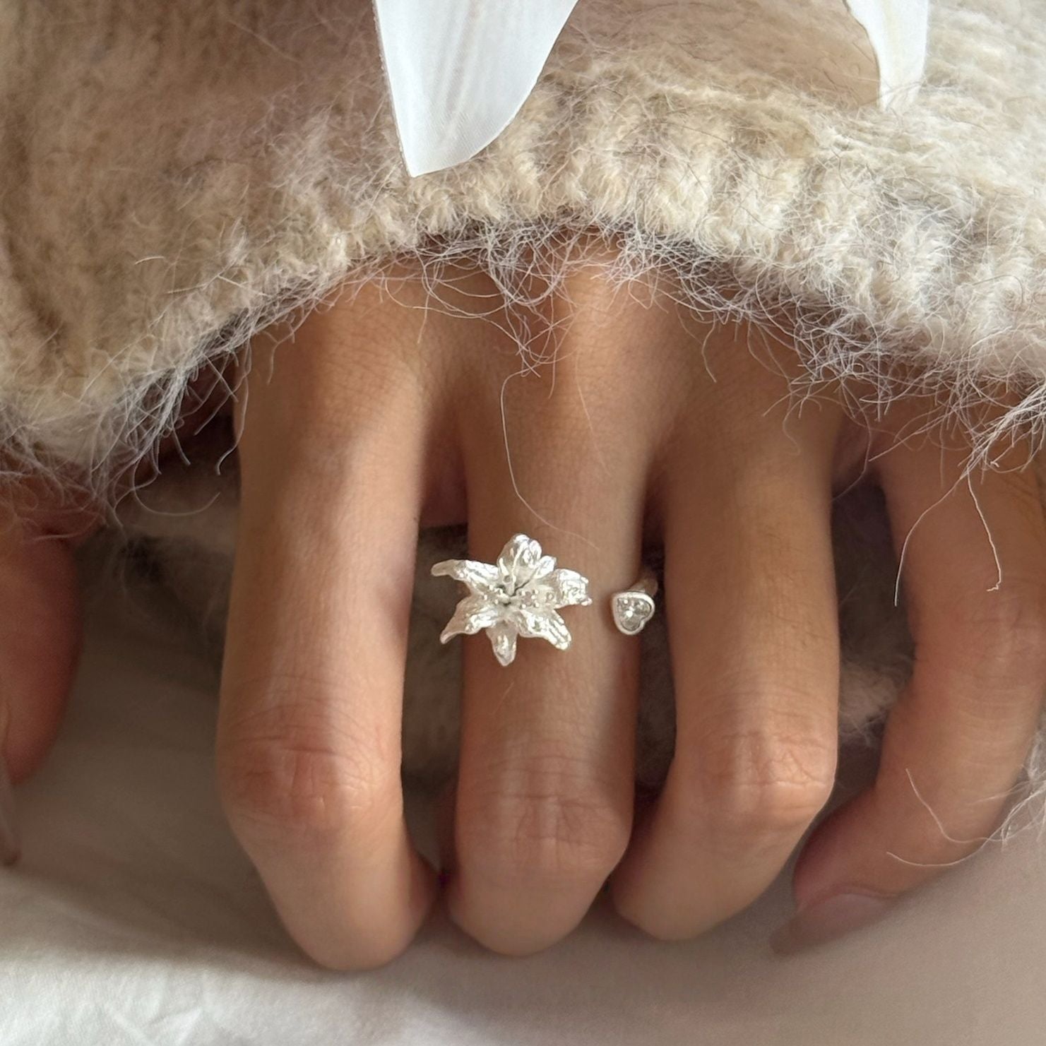 Wholesale Alloy Pearl Beaded Adjustable Bow Ring For Women Trendy Jewelry Accessory