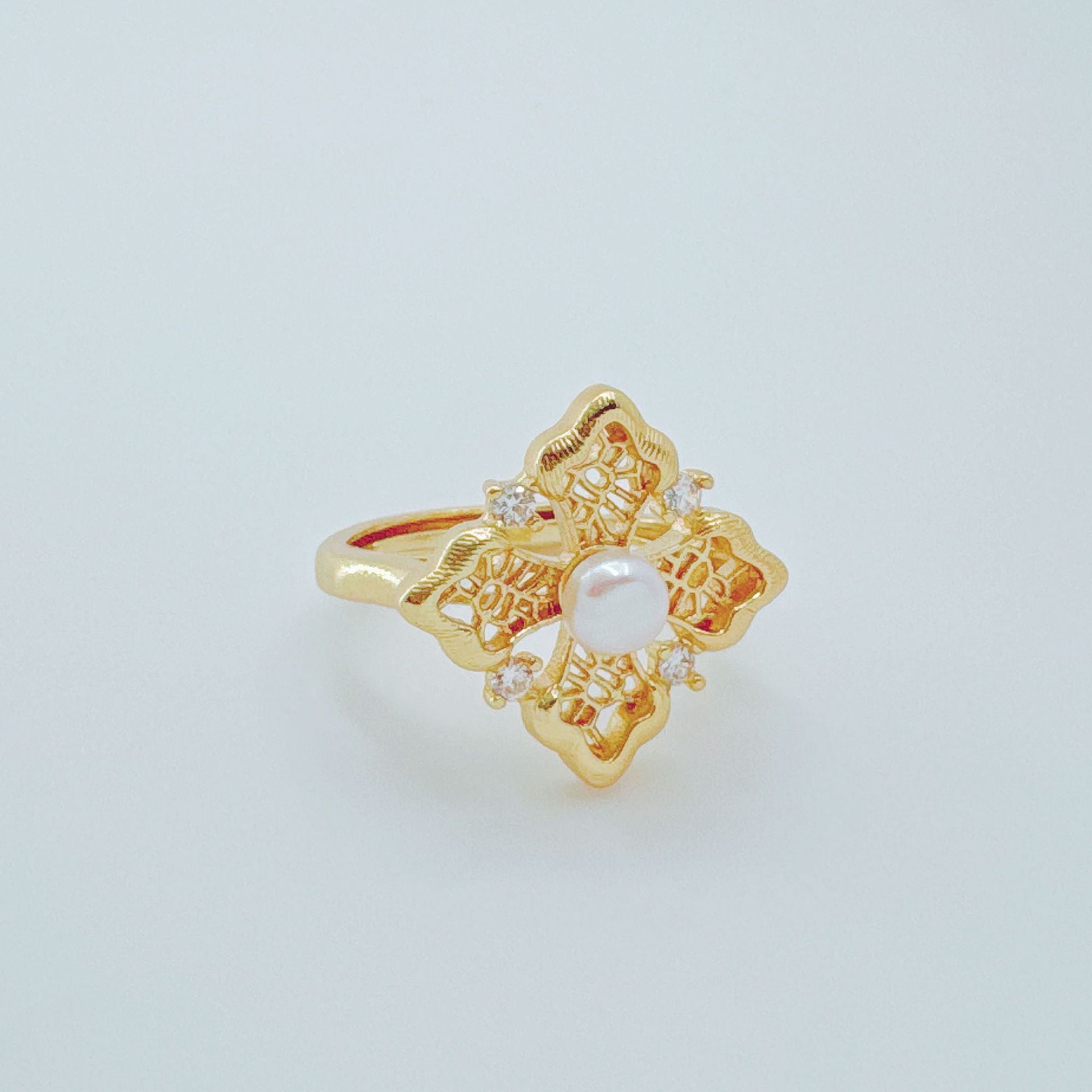 Wholesale Copper Zircon Jewelry Set with Four-Leaf Clover Design,  Real Gold Electroplated Fashion Accessory for Women Party Wear