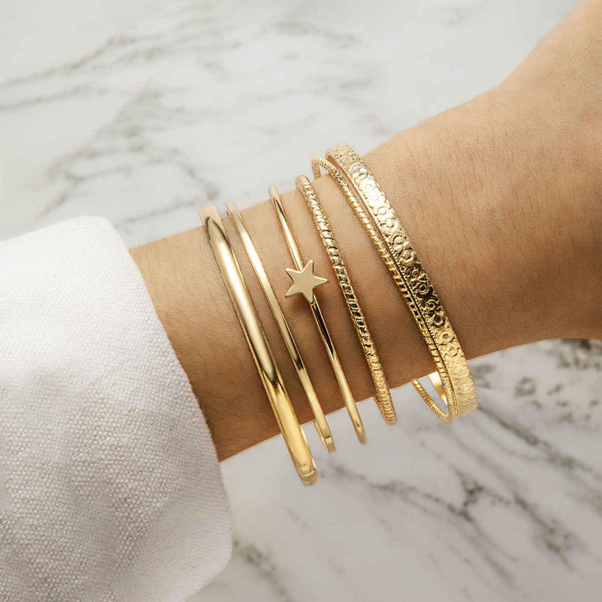 Wholesale  Exaggerated Star Spiral Carved Alloy Glossy Half-open Bracelet Set