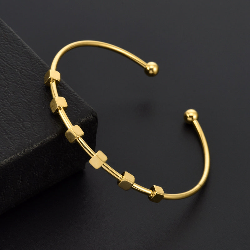 Bracciale a forma di C in acciaio al titanio all'ingrosso