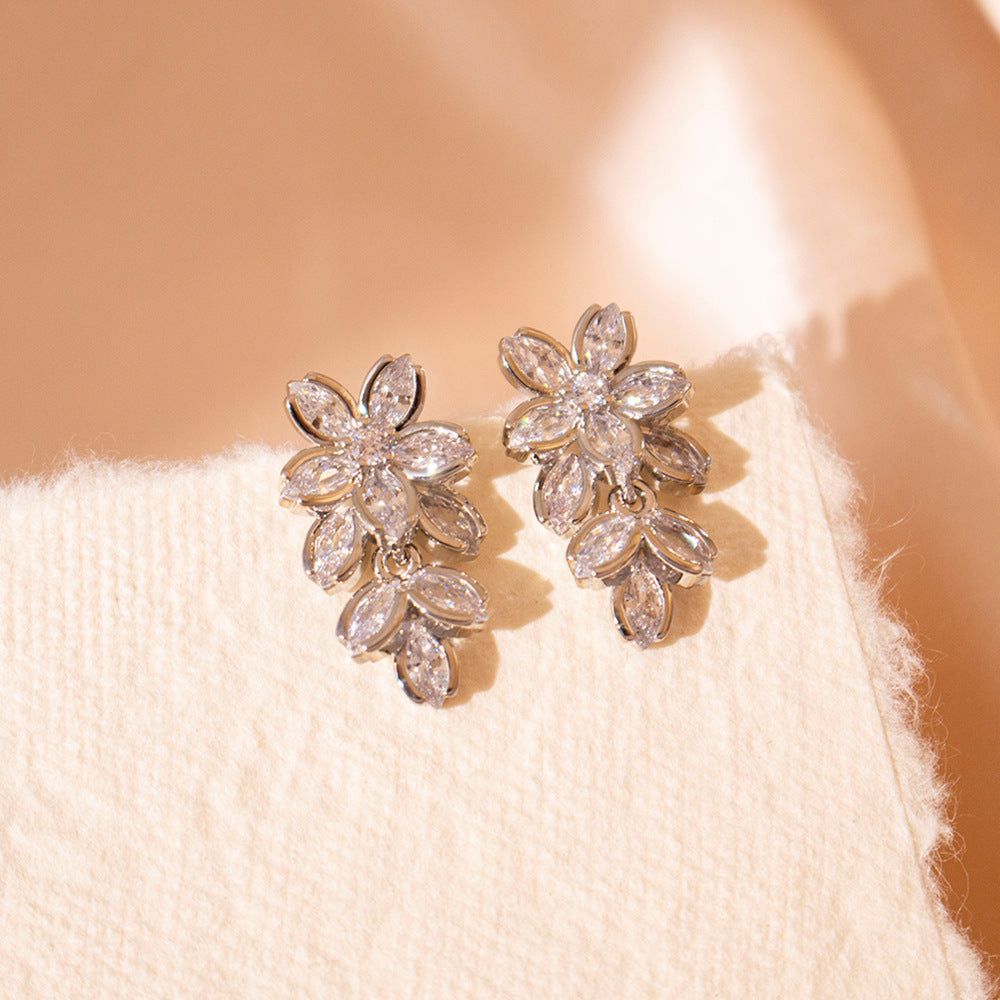 Wholesale  Luxury Zircon Leaf Ear Clip Earrings