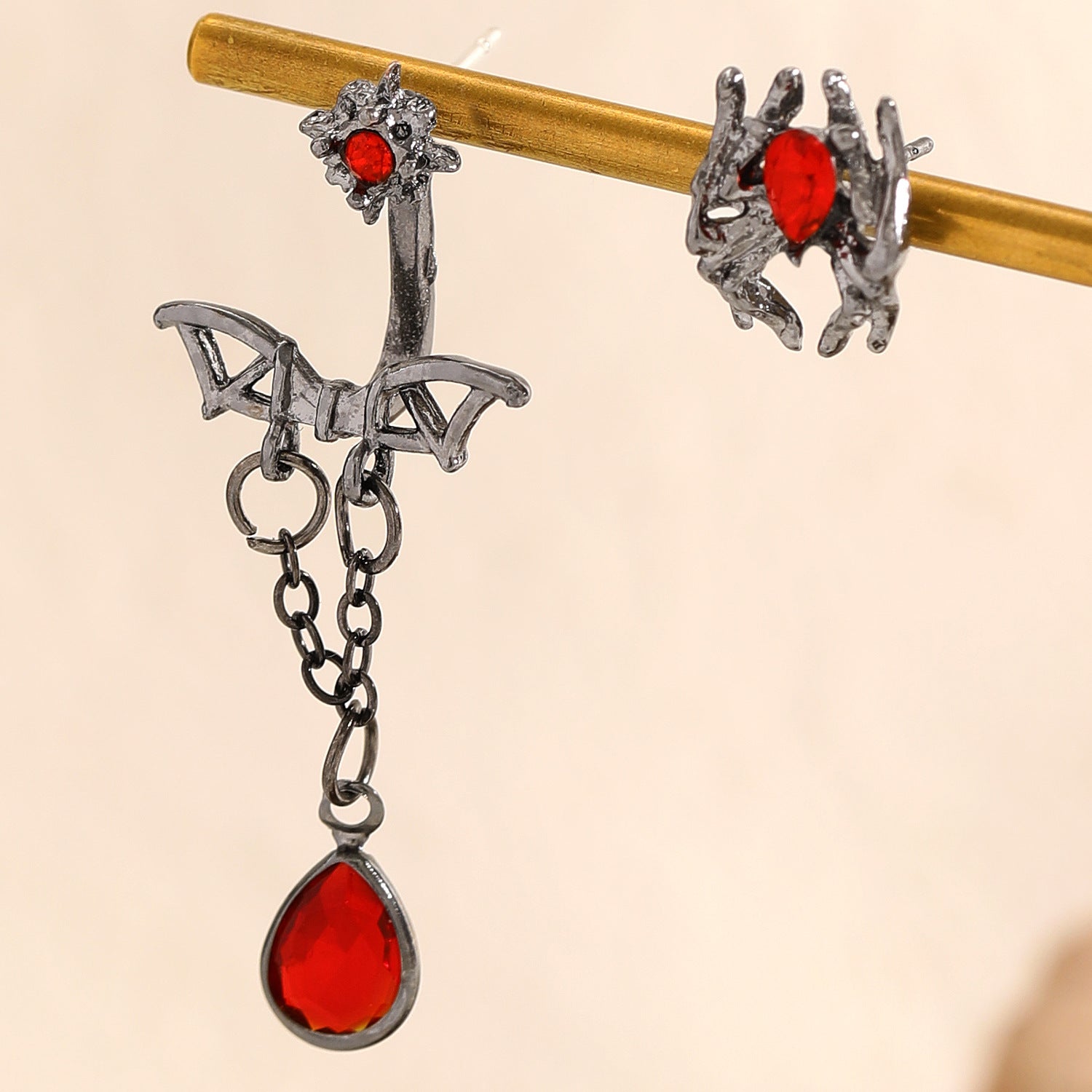 Wholesale Gothic Punk Bat Chain Earrings Alloy Gun Black Red Stone Fashion Accessory