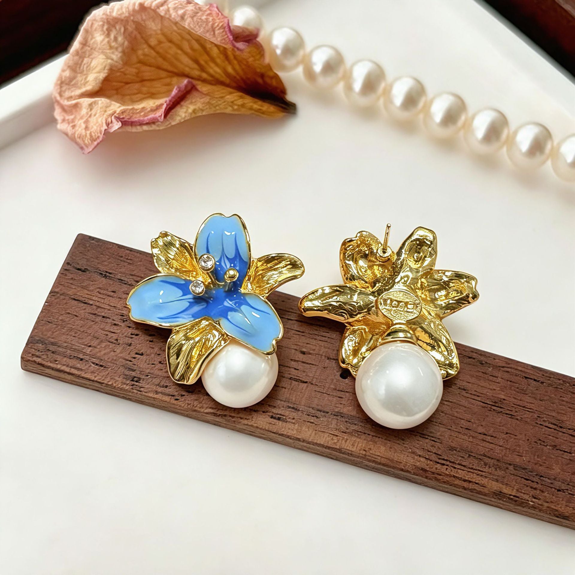 Wholesale Vintage Enamel Flower Earrings for Women,  Blue Lily Pearl Drop Earrings,  Fashion Jewelry Accessory for Daily Wear or Gift
